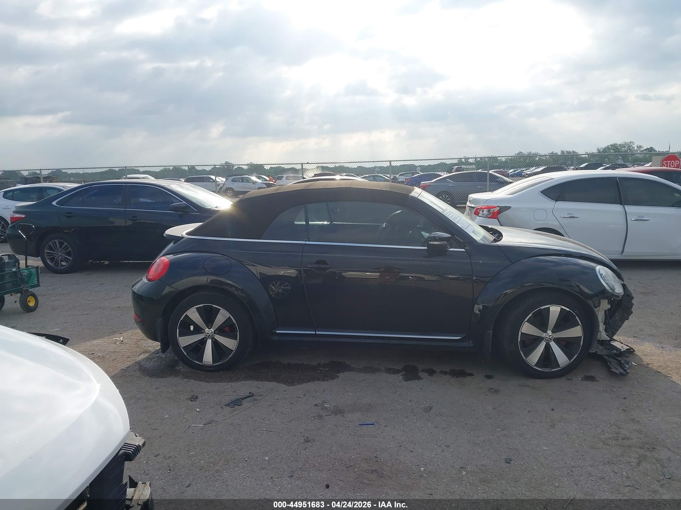 2013 Volkswagen Beetle 2.0t Black vin: 3VW7S7AT1DM821053