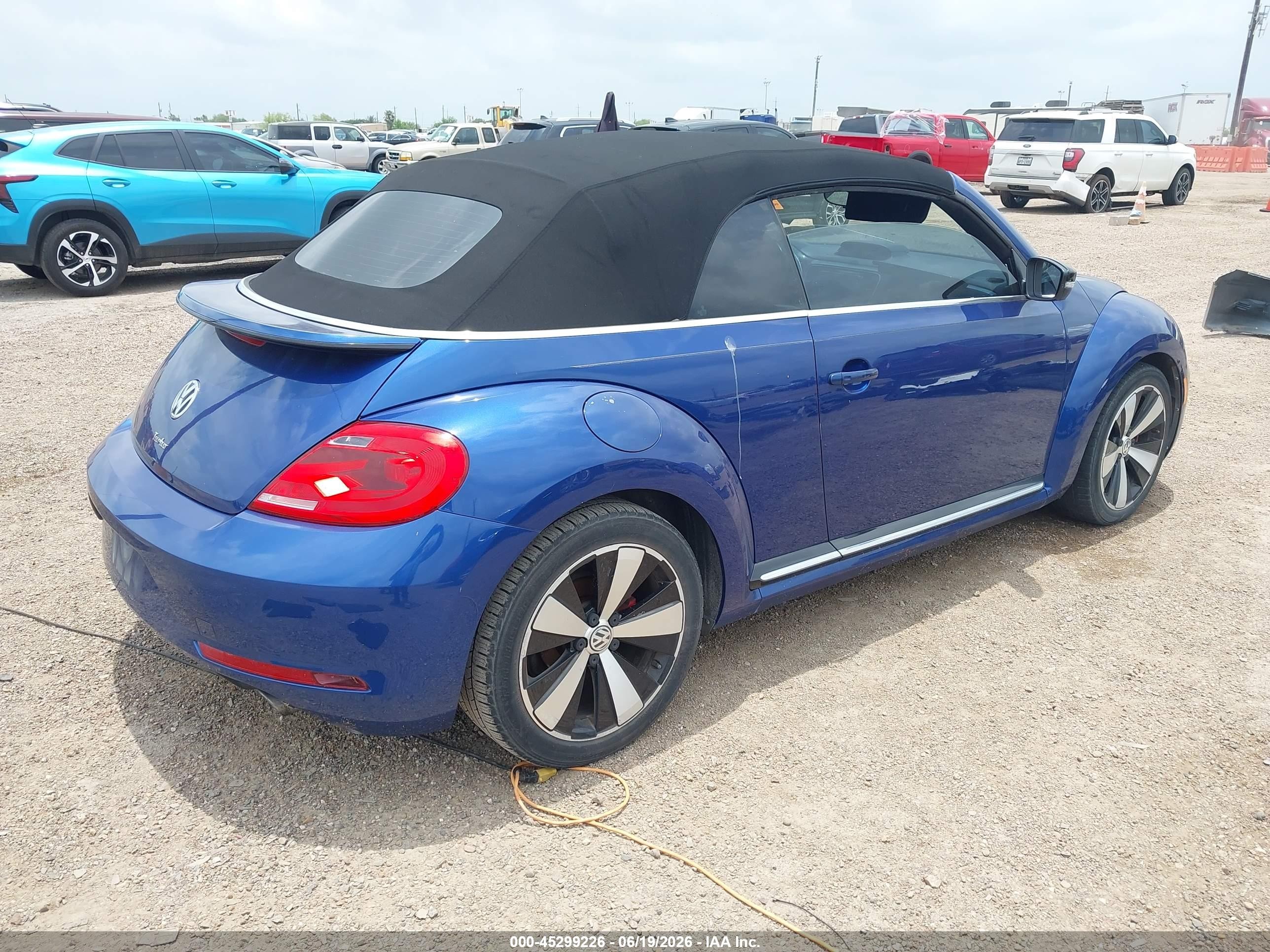 2013 Volkswagen Beetle 2.0t Blue vin: 3VW7S7AT7DM825382