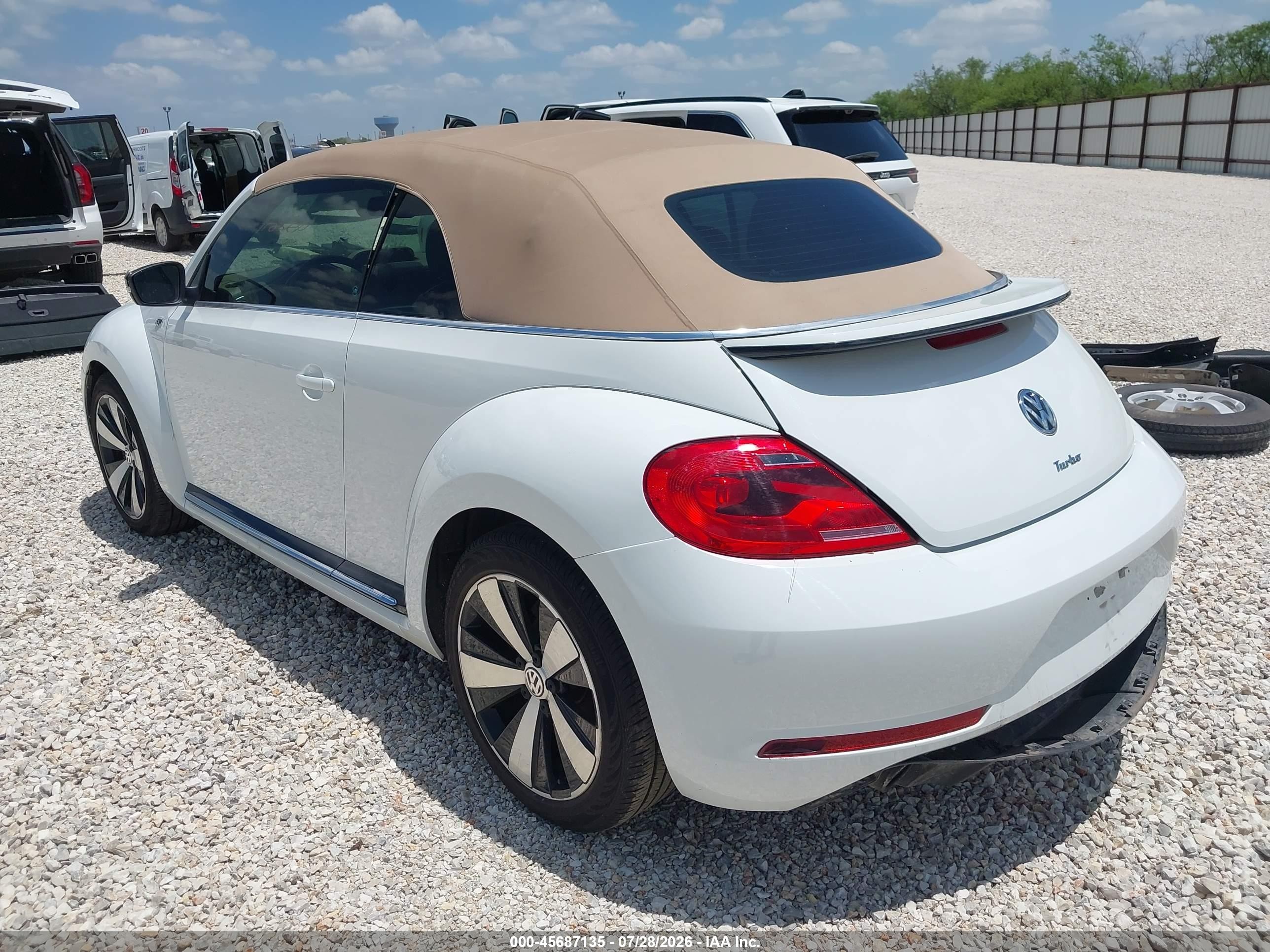 2015 Volkswagen Beetle 2.0t R-line Белый vin: 3VW7S7AT8FM812093