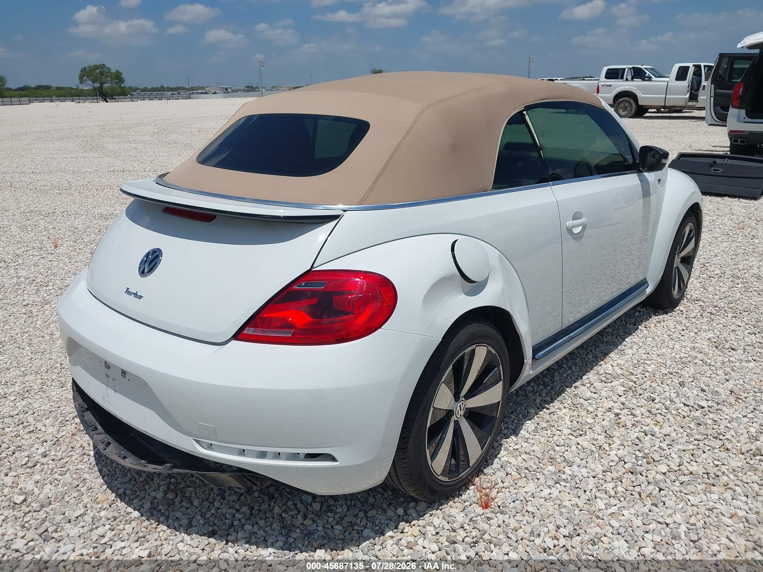 2015 Volkswagen Beetle 2.0t R-line Белый vin: 3VW7S7AT8FM812093