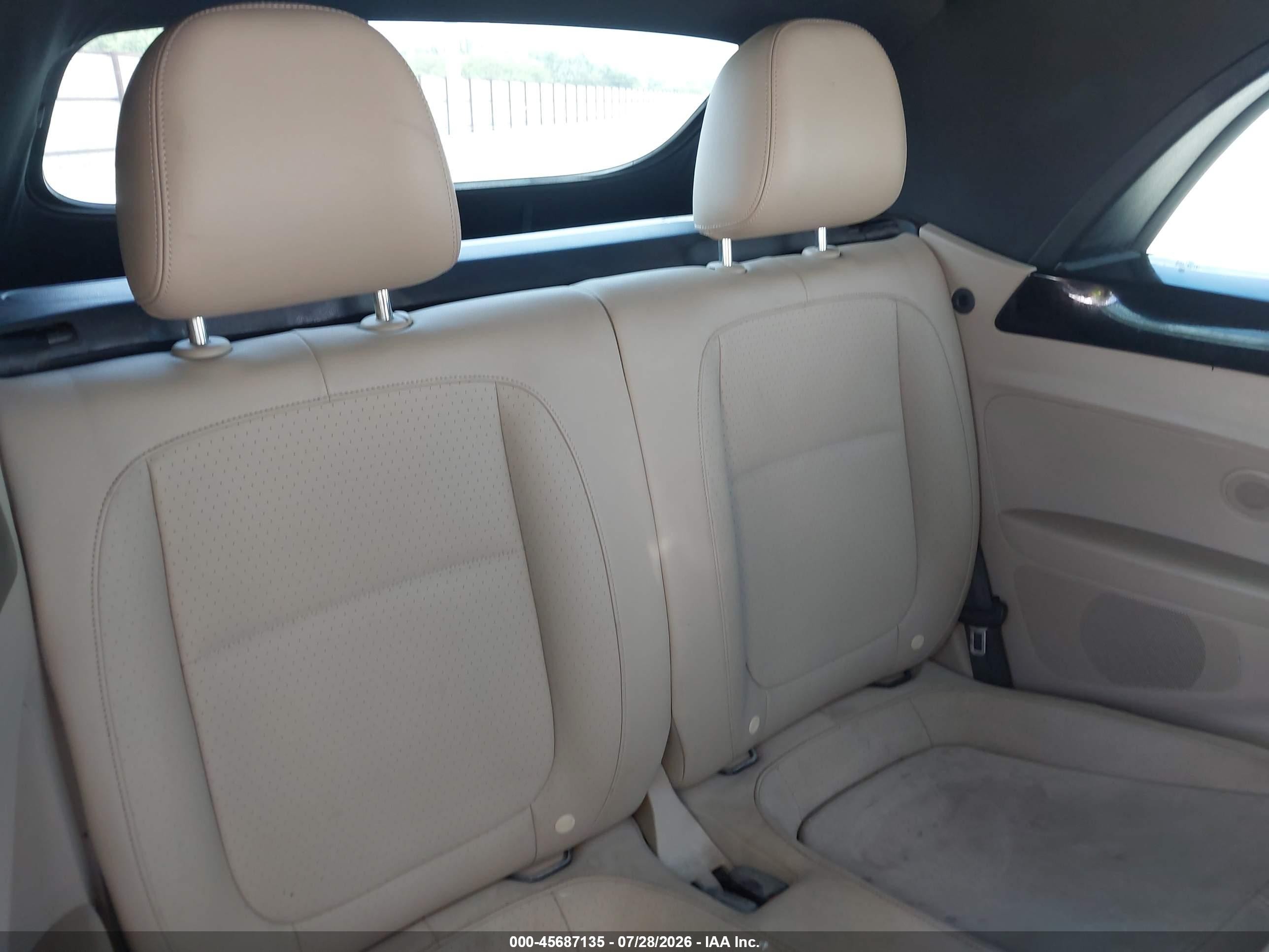 2015 Volkswagen Beetle 2.0t R-line Белый vin: 3VW7S7AT8FM812093