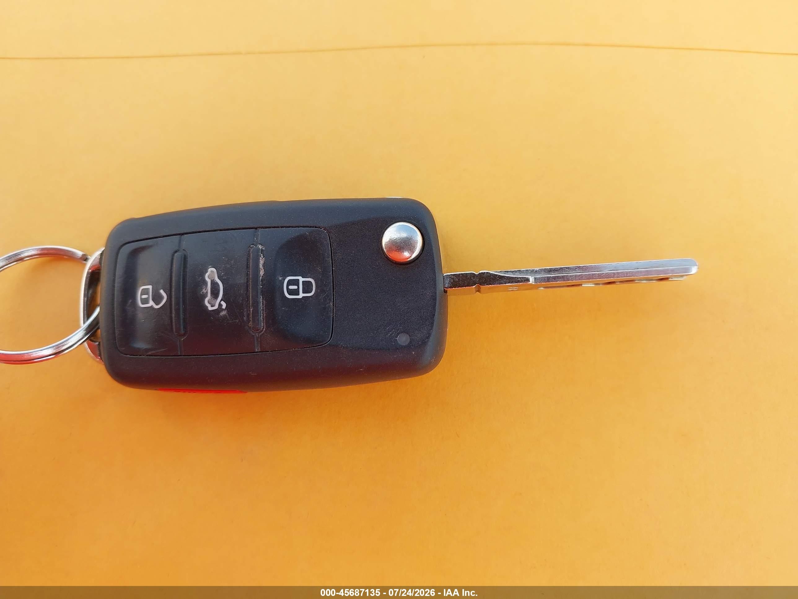 2015 Volkswagen Beetle 2.0t R-line Белый vin: 3VW7S7AT8FM812093