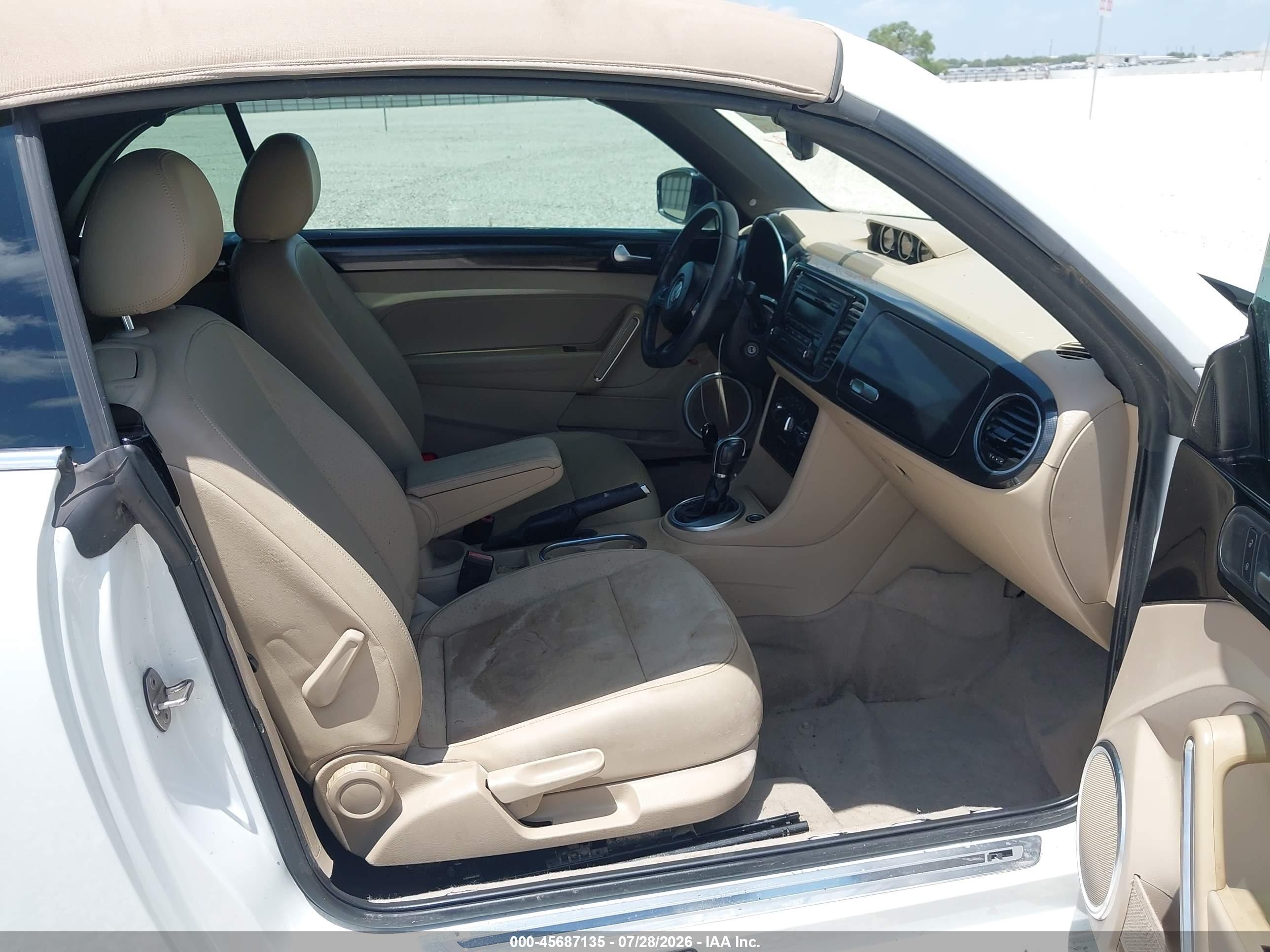 2015 Volkswagen Beetle 2.0t R-line Белый vin: 3VW7S7AT8FM812093