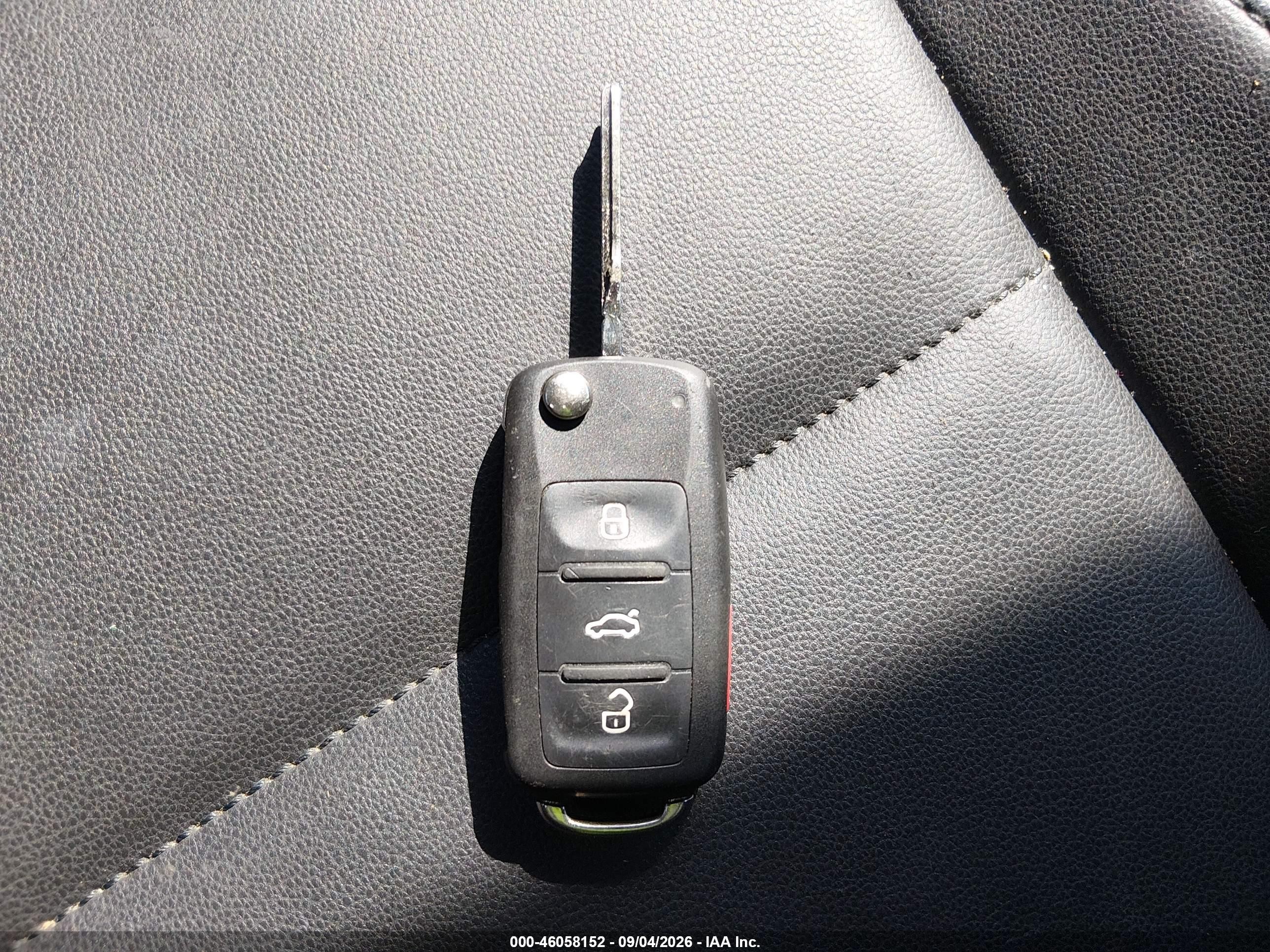 2014 Volkswagen Beetle 2.0t R-line Gray vin: 3VW7T7AT0EM819549