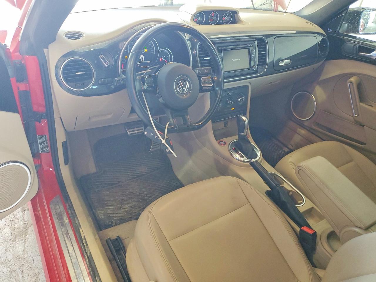 2014 Volkswagen Beetle Turbo Red vin: 3VW7T7AT1EM804901