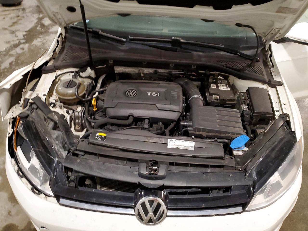 2015 Volkswagen Golf White vin: 3VW817AU7FM024910