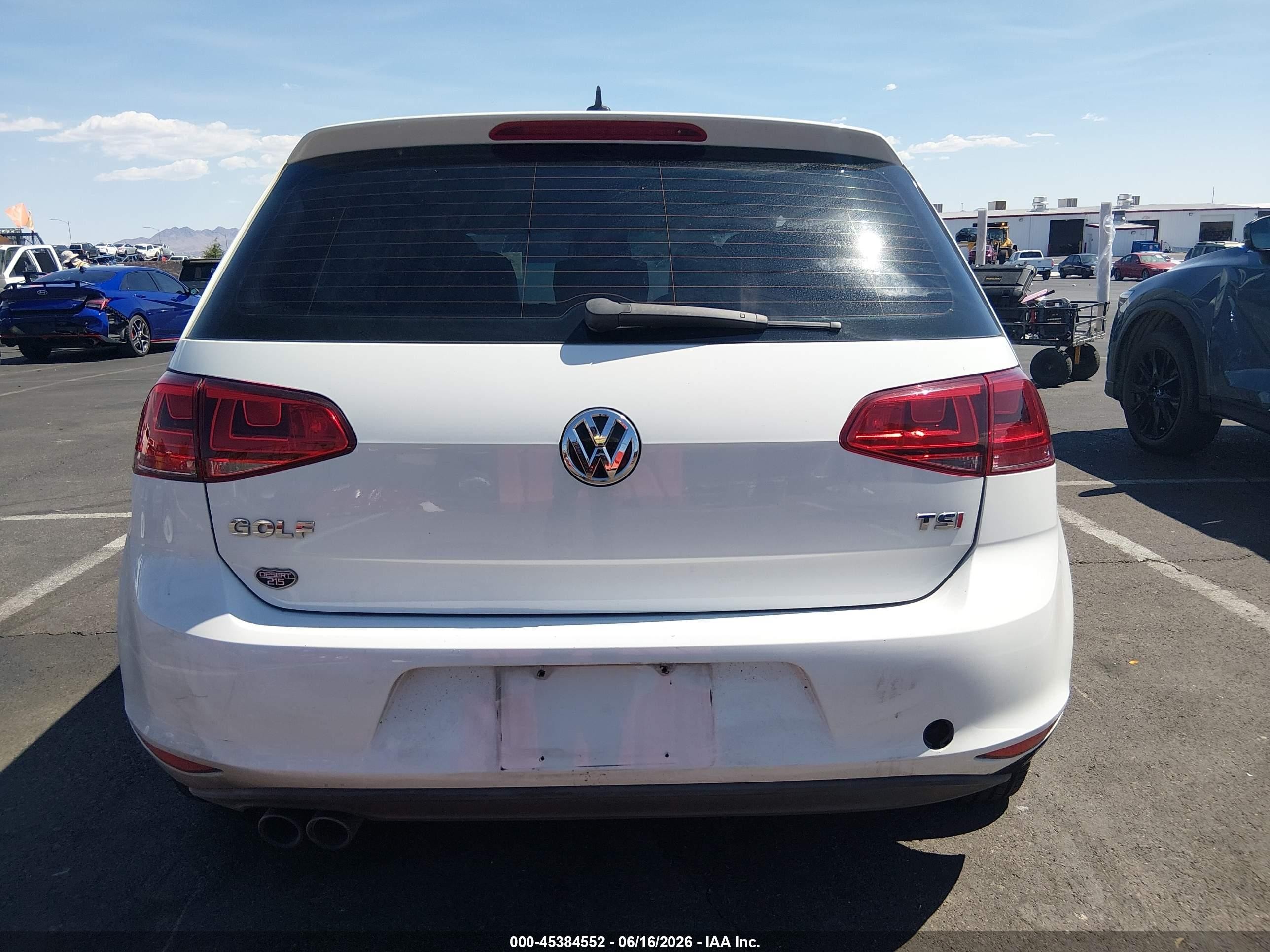 2015 Volkswagen Golf Tsi S 2-door Белый vin: 3VW917AU5FM063337