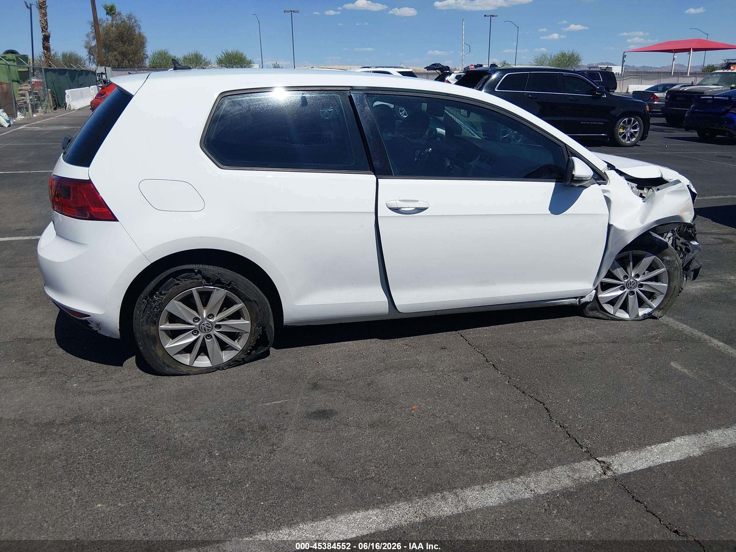 2015 Volkswagen Golf Tsi S 2-door Белый vin: 3VW917AU5FM063337