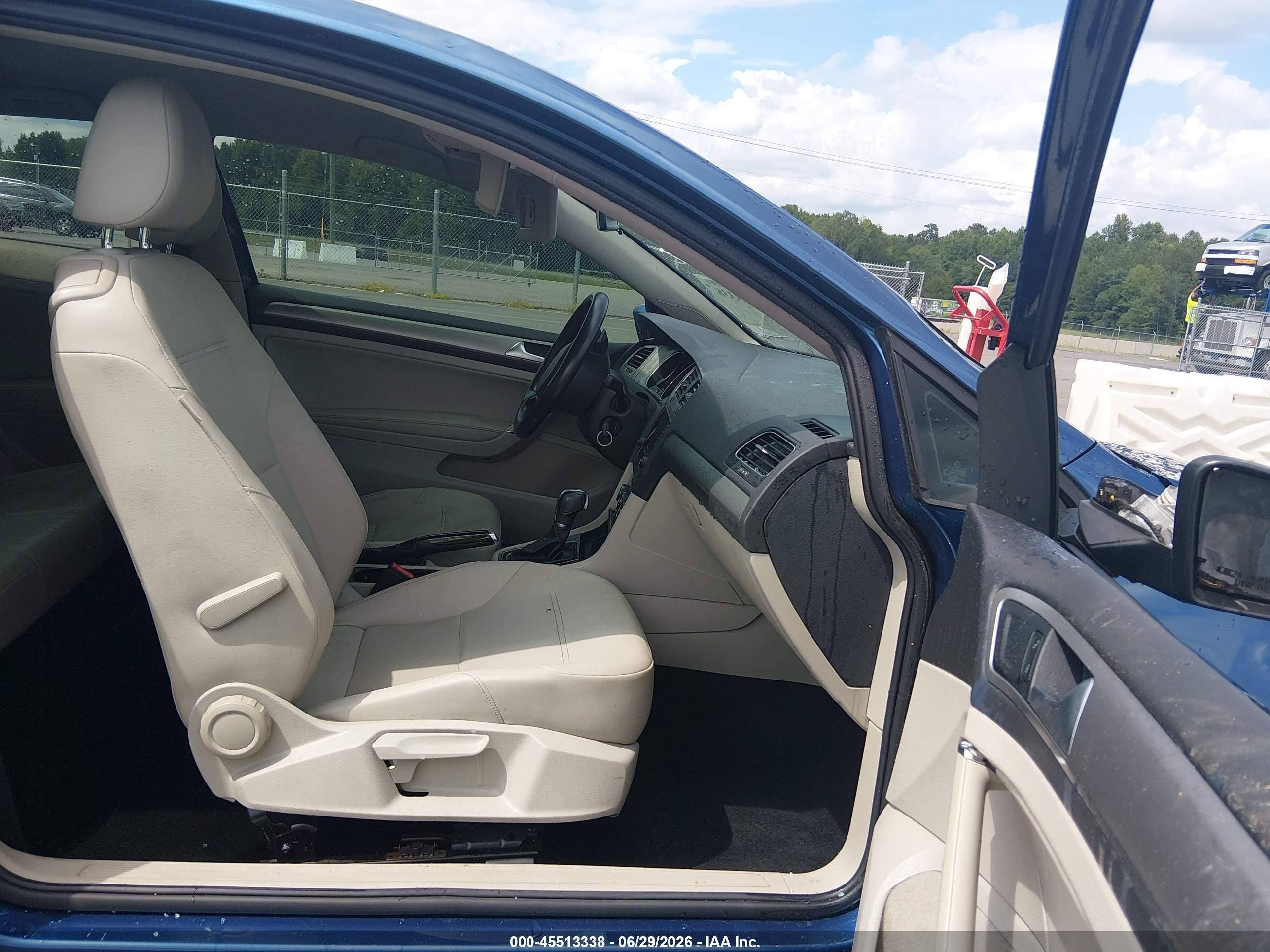 2015 Volkswagen Golf Tsi S 2-door Blue vin: 3VW917AUXFM067528