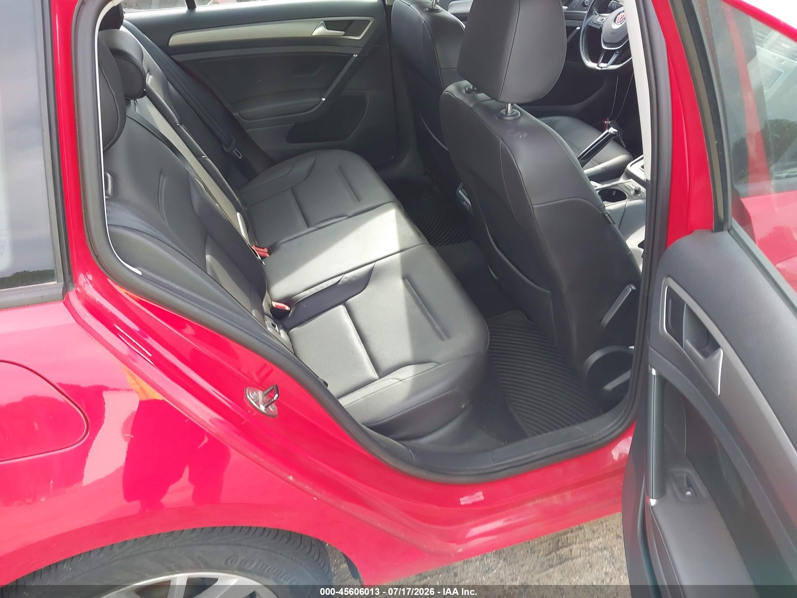 2015 Volkswagen Golf Sportwagen Tsi S 4-door Red vin: 3VWA17AU2FM505889