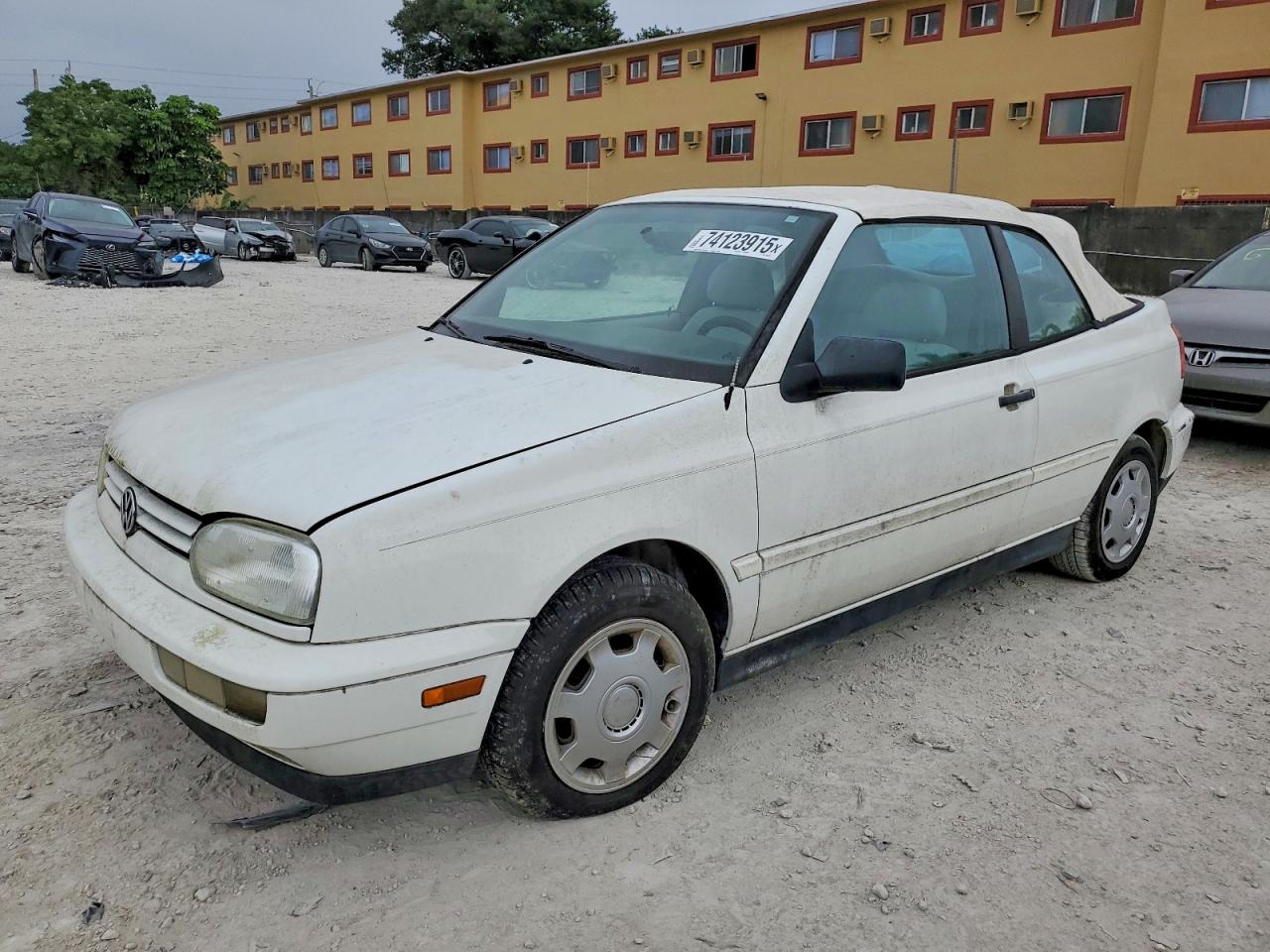 1998 Volkswagen Cabrio White vin: 3VWAA81EXWM808675