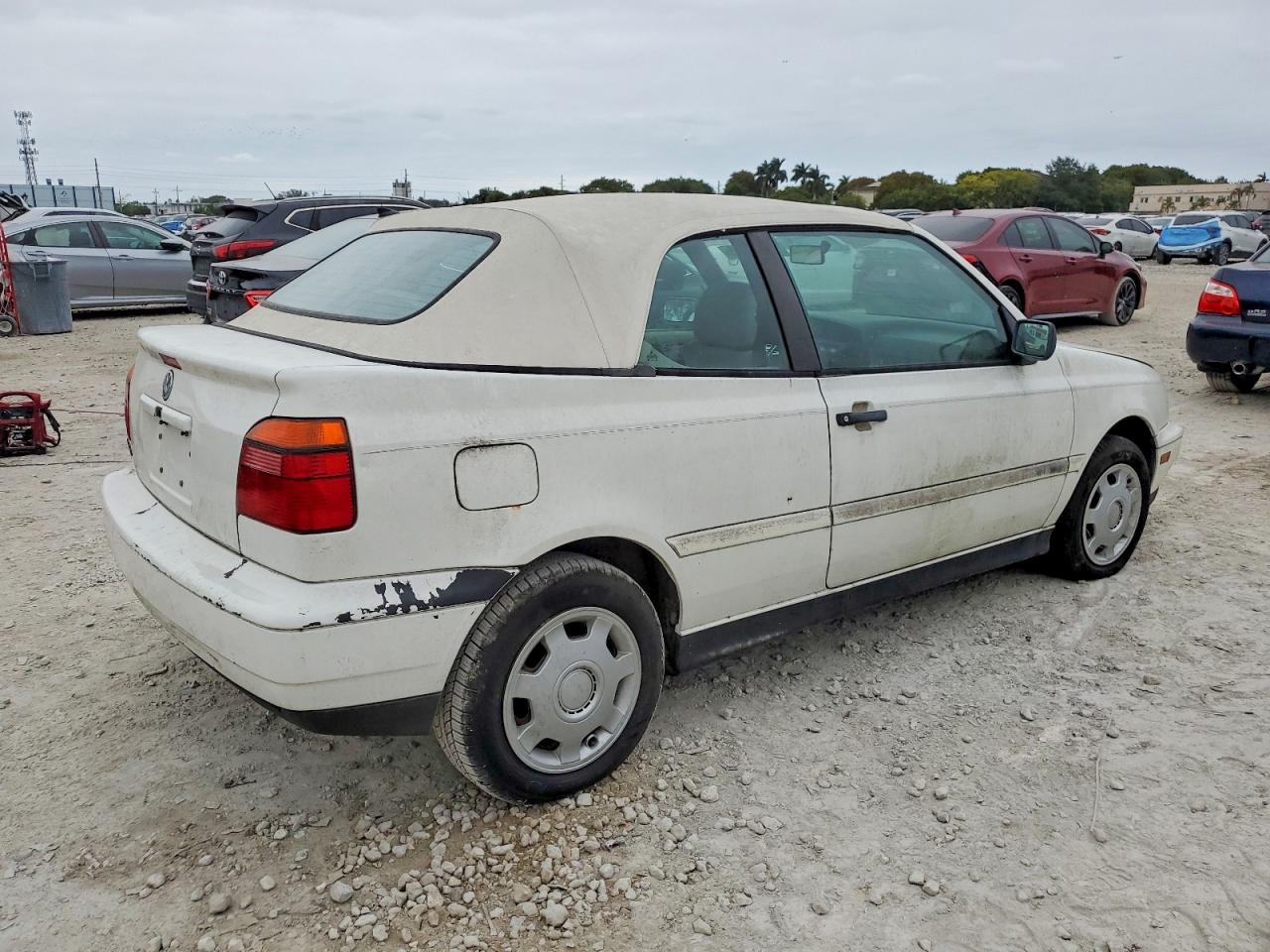 1998 Volkswagen Cabrio White vin: 3VWAA81EXWM808675