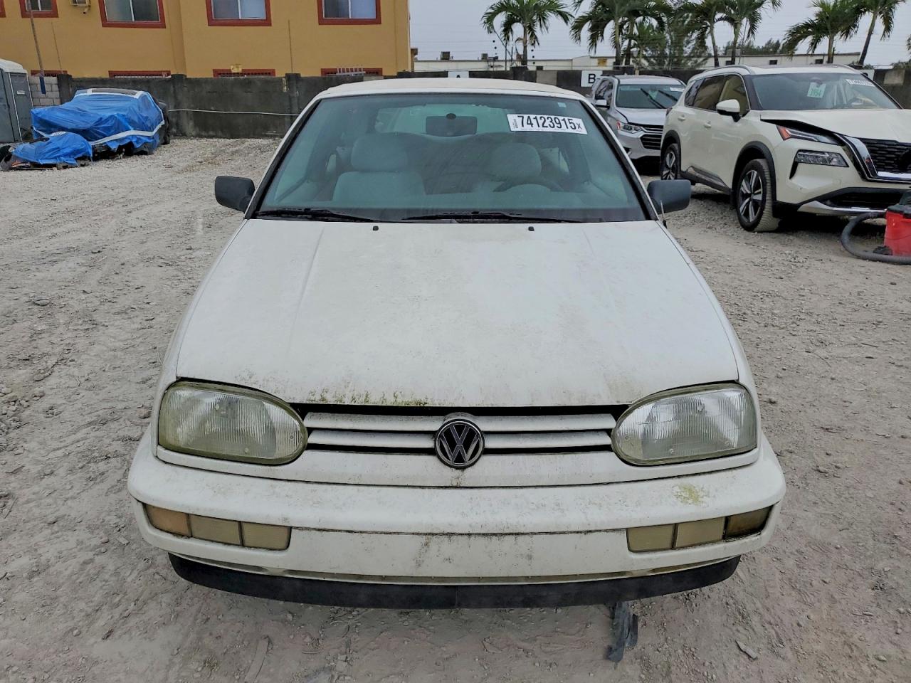 1998 Volkswagen Cabrio White vin: 3VWAA81EXWM808675