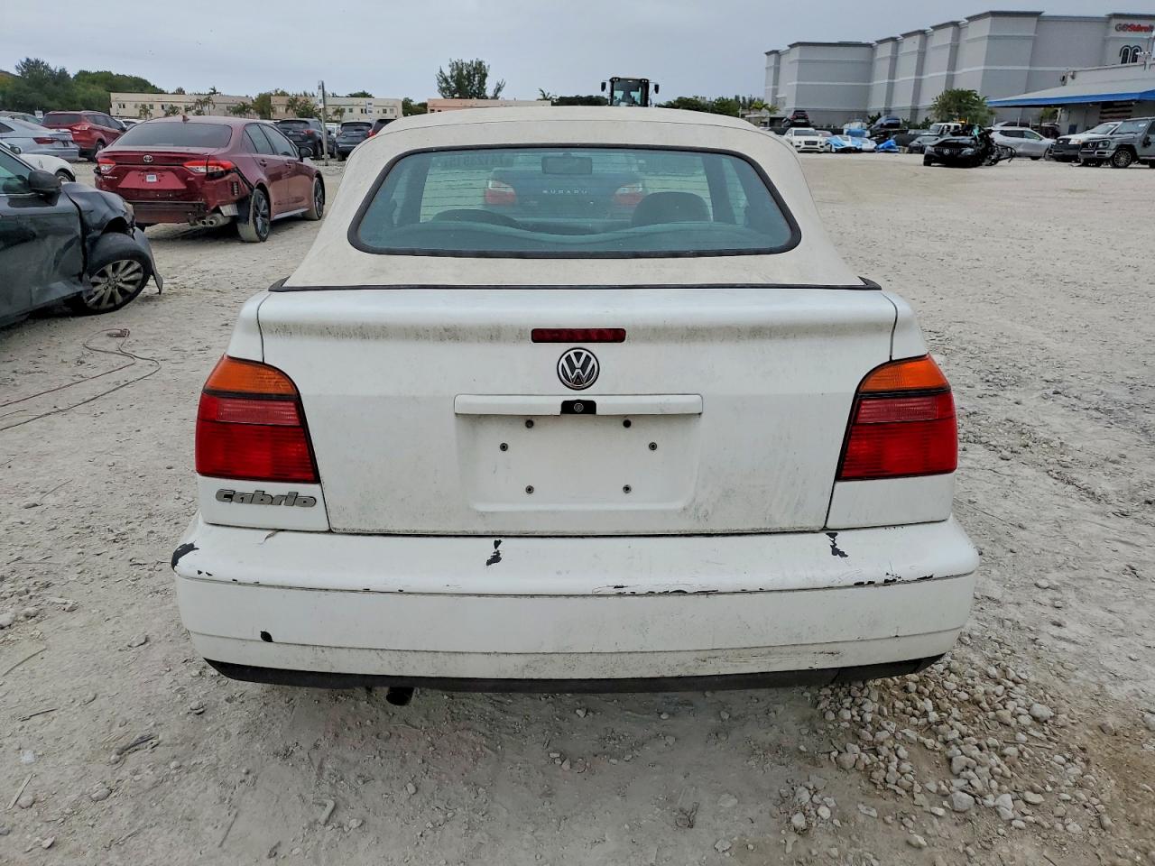 1998 Volkswagen Cabrio White vin: 3VWAA81EXWM808675
