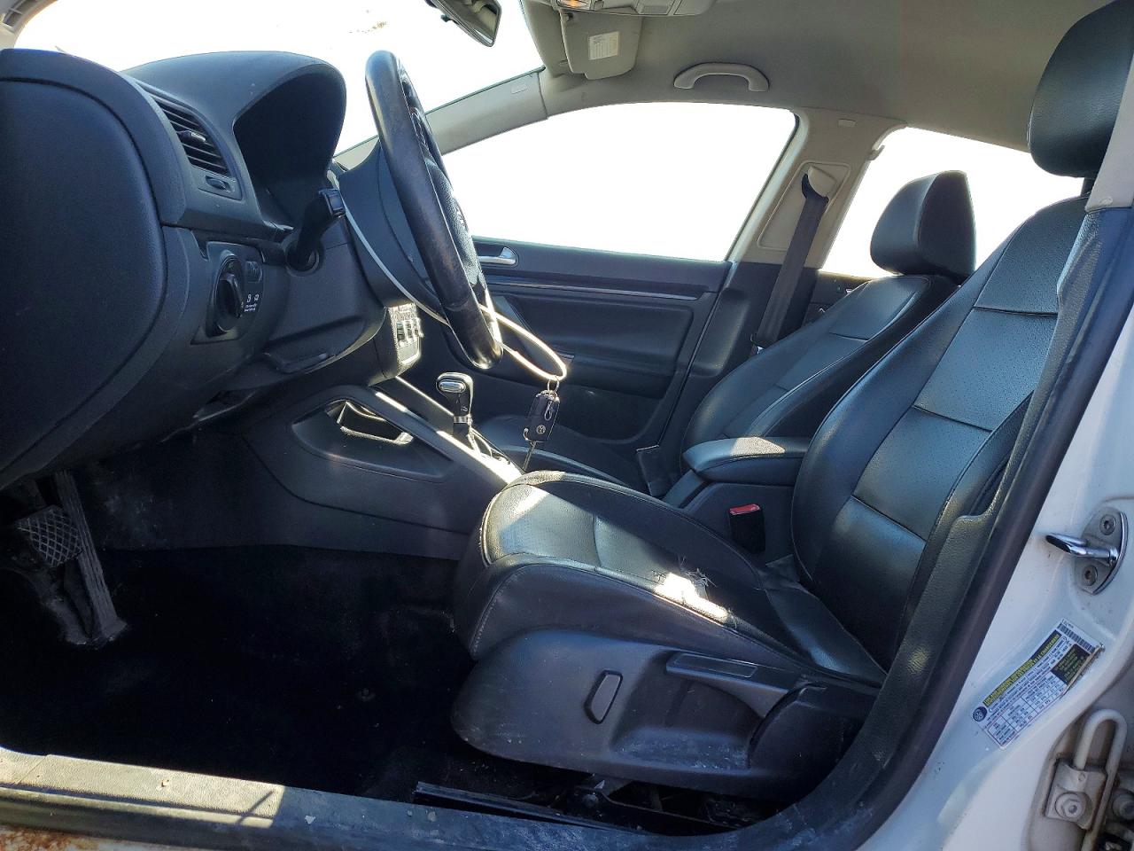 2009 Volkswagen Jetta White vin: 3VWAL7AJ7AM028918