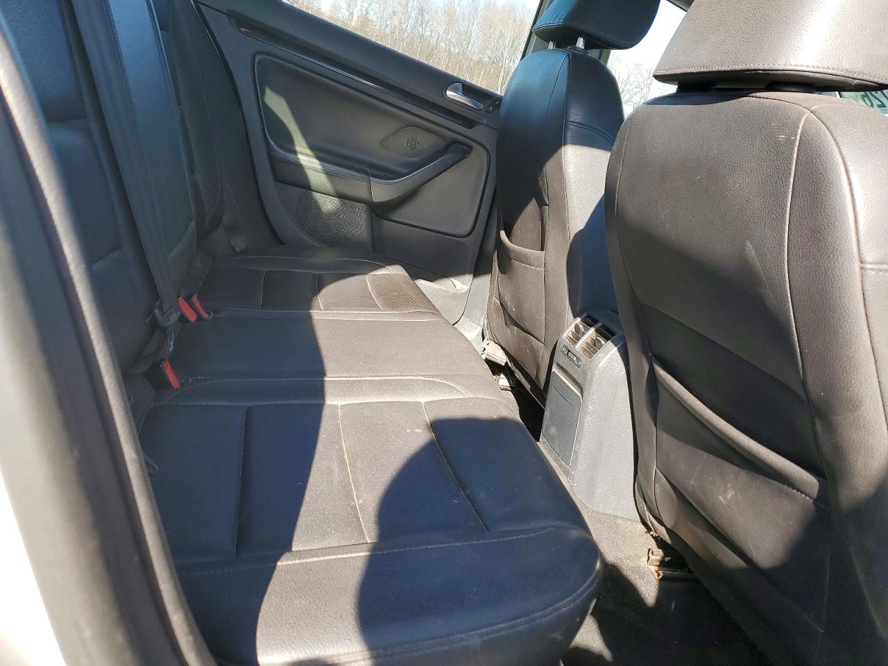 2009 Volkswagen Jetta White vin: 3VWAL7AJ7AM028918