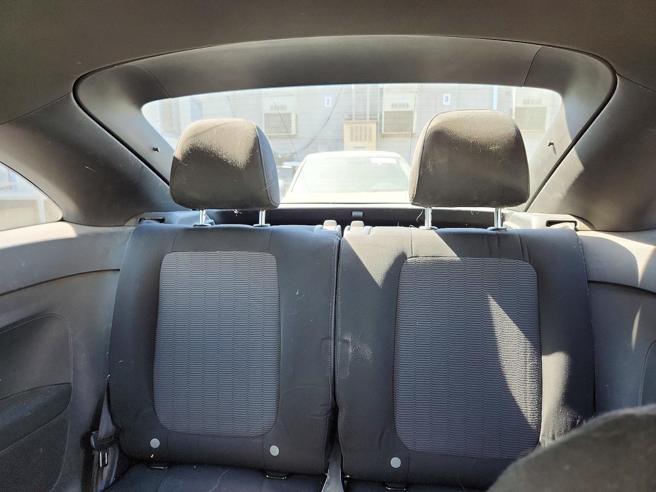 2012 Volkswagen Beetle White vin: 3VWAP7AT5CM648532