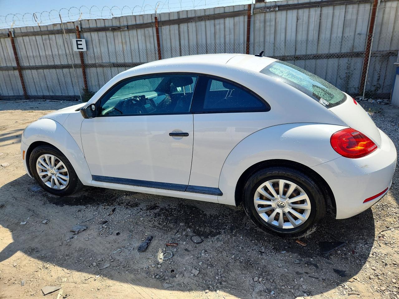 2012 Volkswagen Beetle White vin: 3VWAP7AT5CM648532