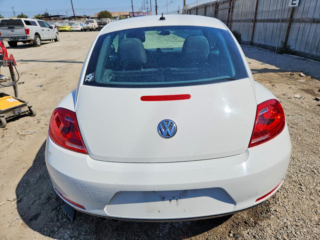 2012 Volkswagen Beetle White vin: 3VWAP7AT5CM648532
