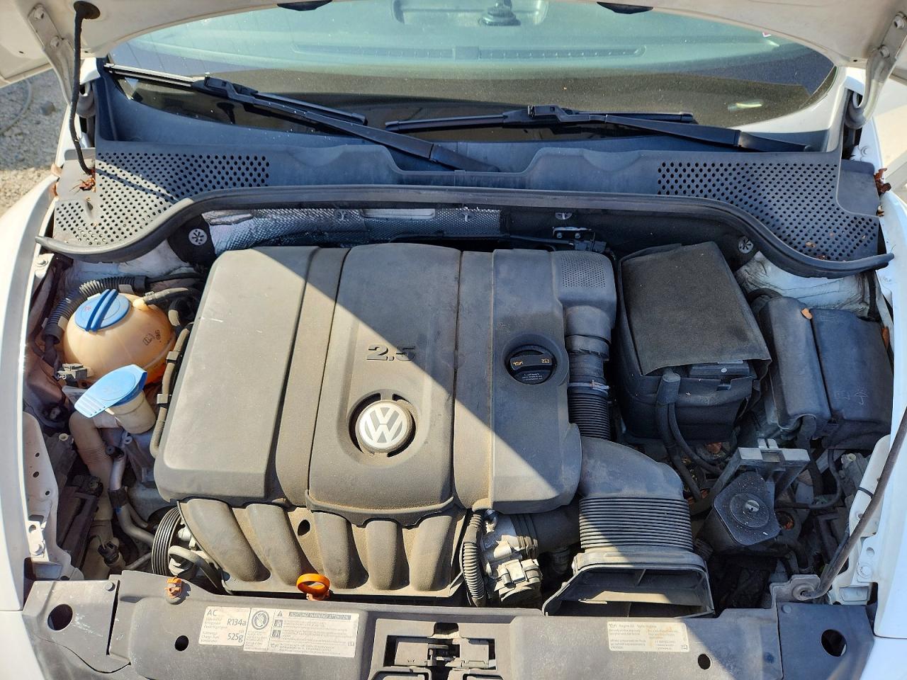 2012 Volkswagen Beetle White vin: 3VWAP7AT5CM648532