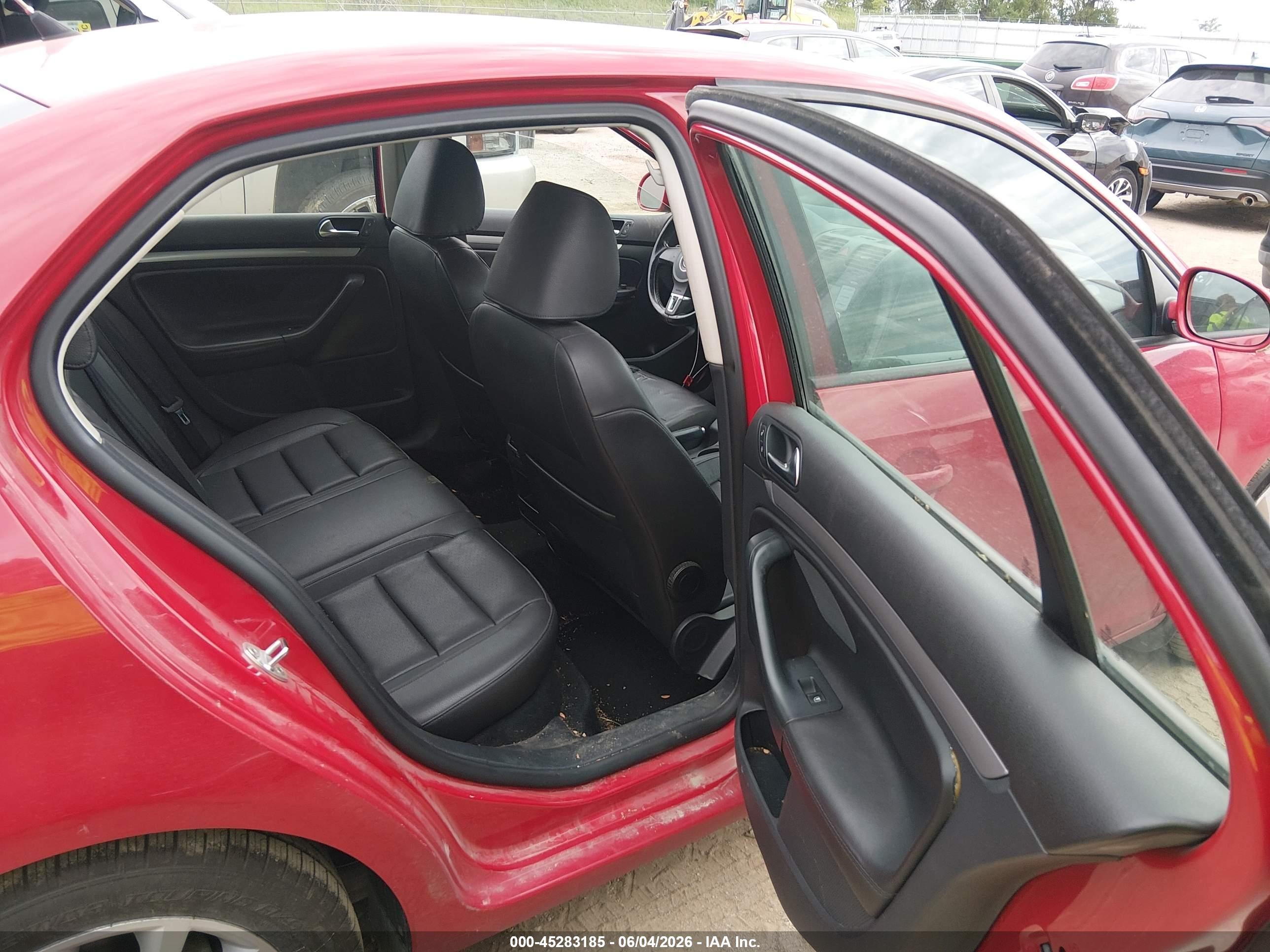 2010 Volkswagen Jetta Limited Edition Red vin: 3VWAX7AJ1AM109837