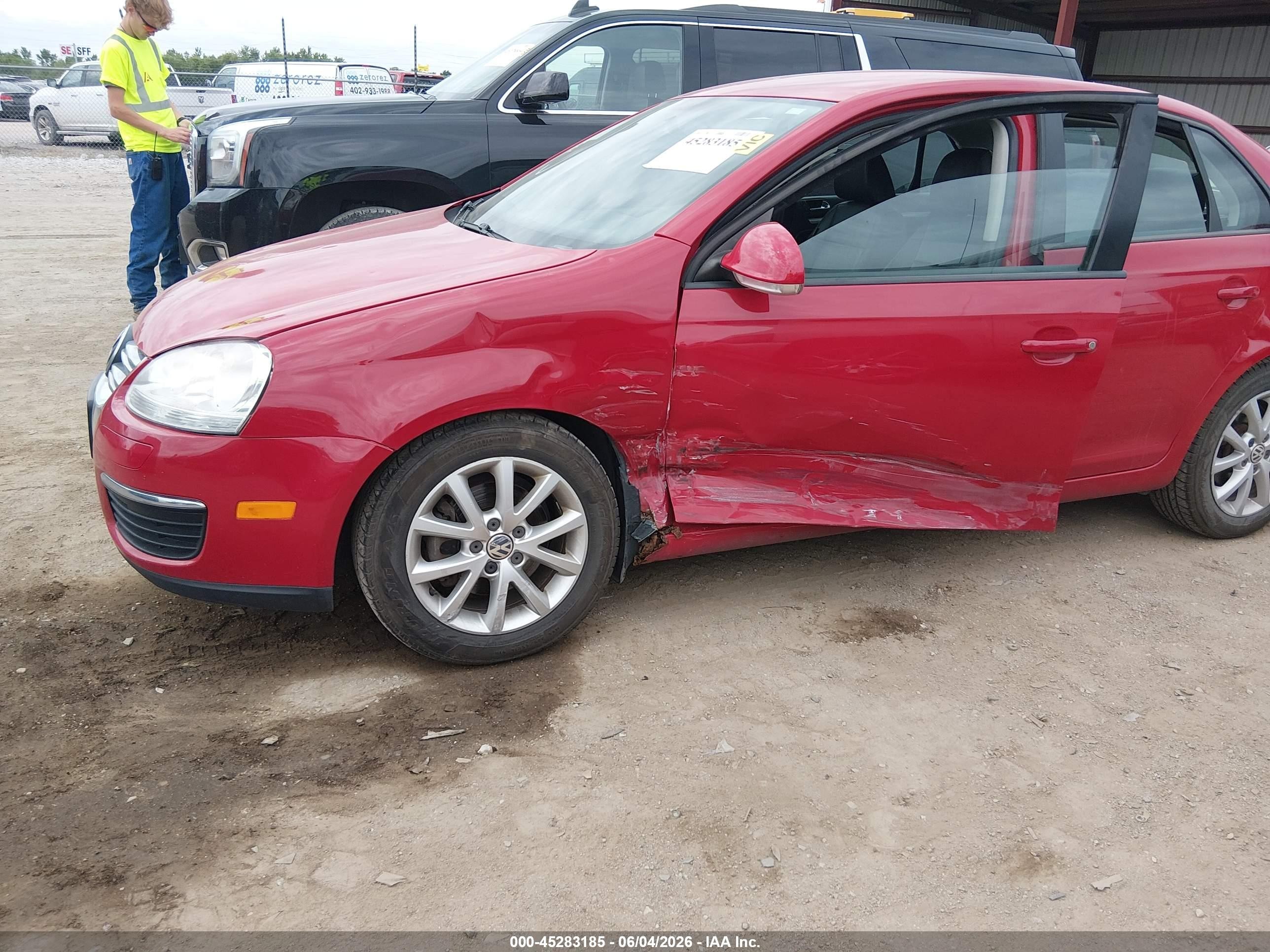 2010 Volkswagen Jetta Limited Edition Red vin: 3VWAX7AJ1AM109837