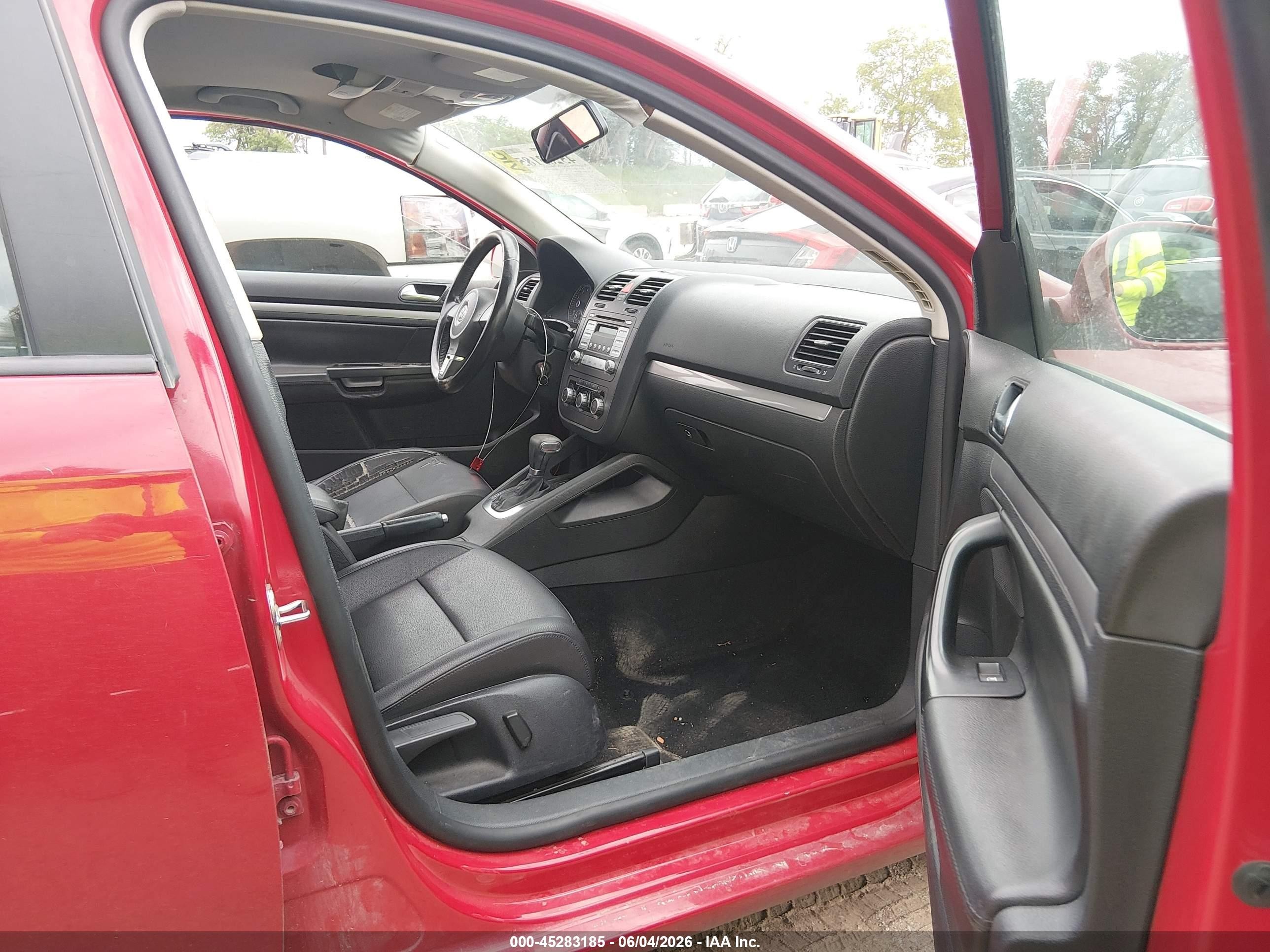 2010 Volkswagen Jetta Limited Edition Red vin: 3VWAX7AJ1AM109837