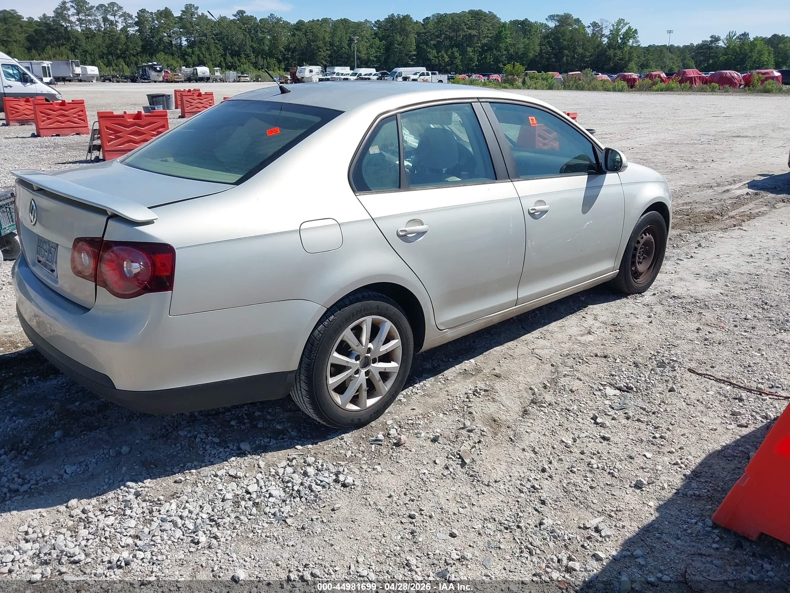 2010 Volkswagen Jetta Limited Edition Silver vin: 3VWAX7AJ2AM154222