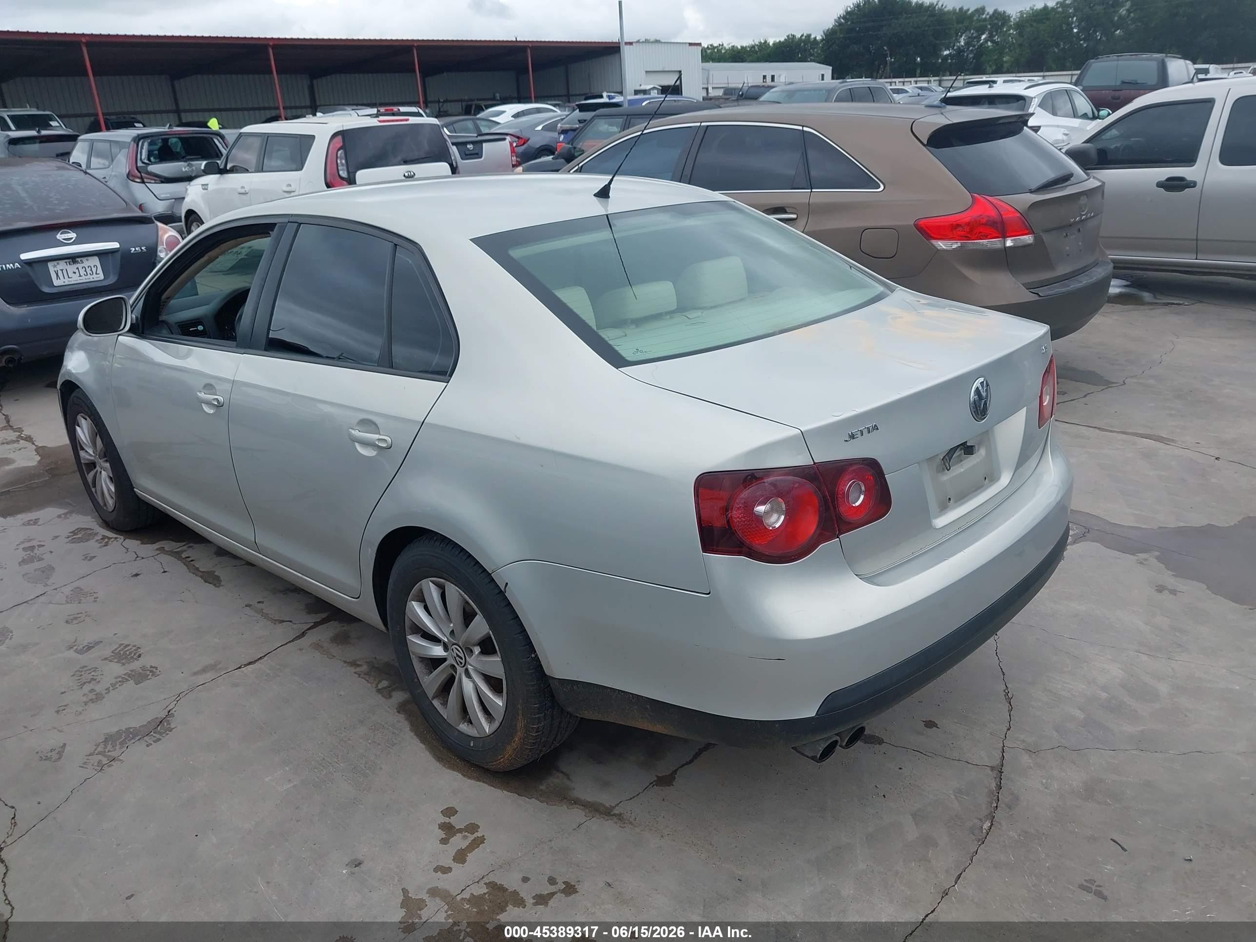 2010 Volkswagen Jetta Limited Edition White vin: 3VWAX7AJ4AM104700