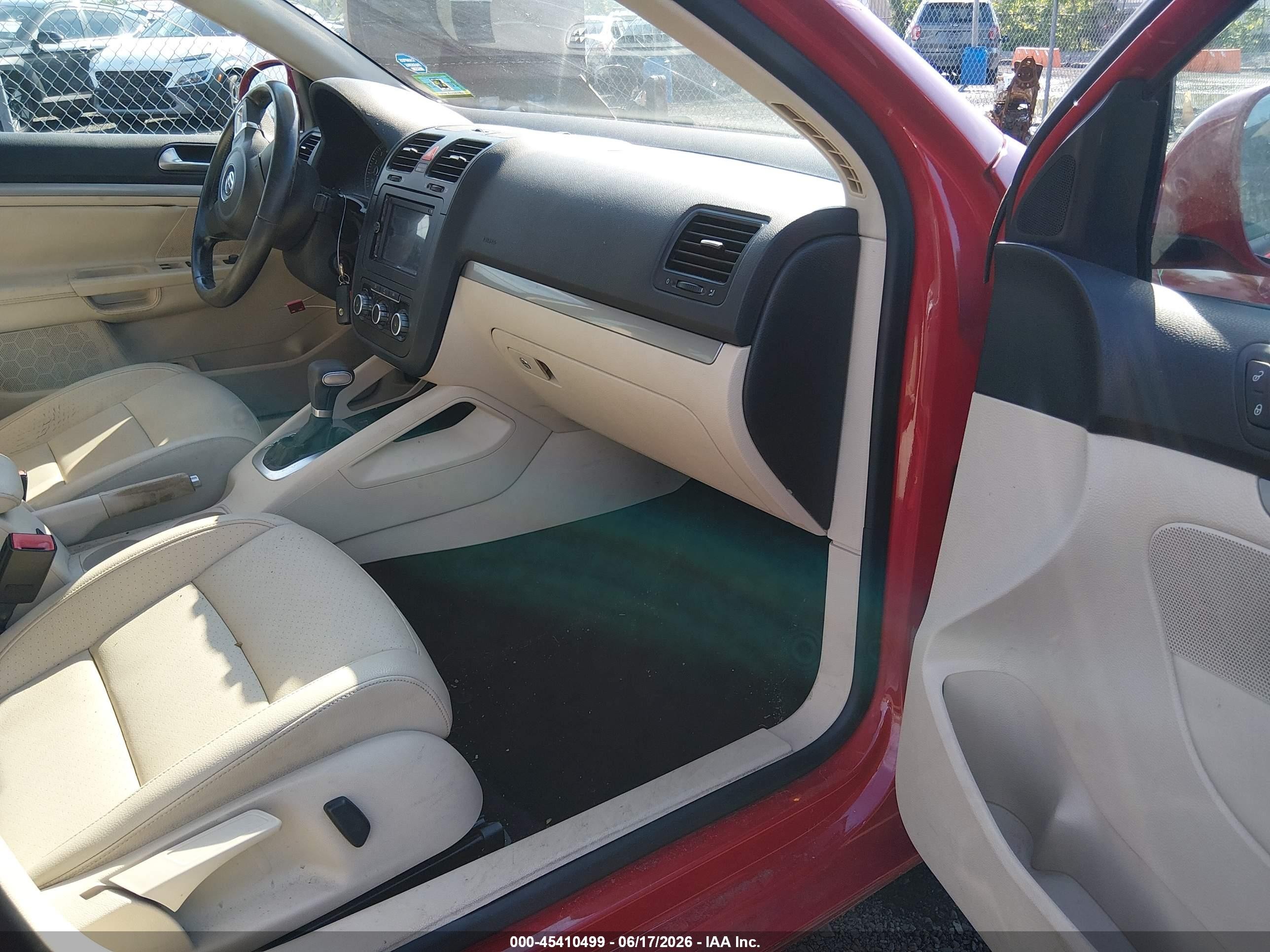 2010 Volkswagen Jetta Limited Edition Red vin: 3VWAX7AJ9AM123369