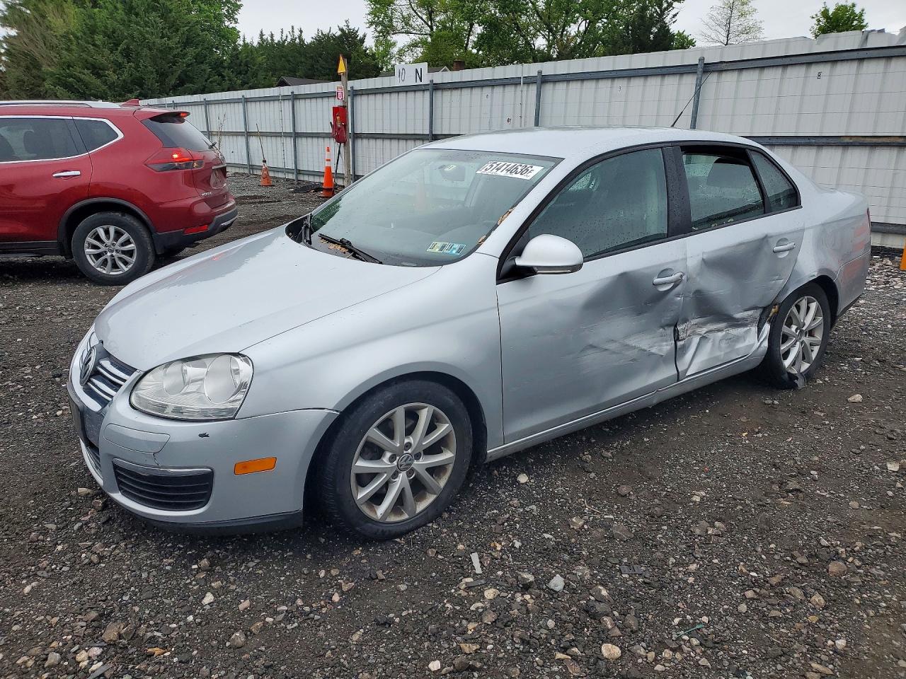 2010 Volkswagen Jetta Silver vin: 3VWAZ7AJ5AM127123