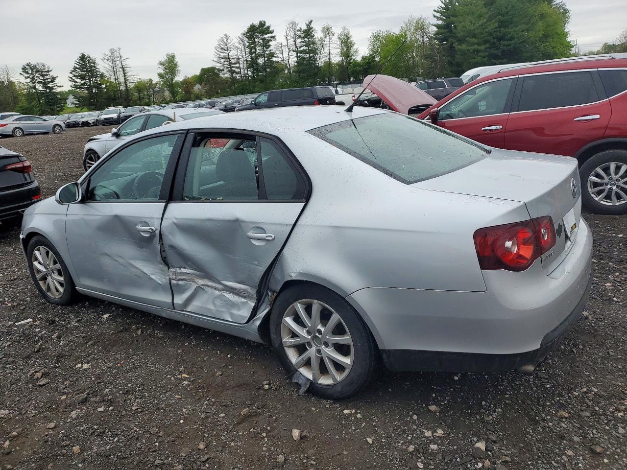 2010 Volkswagen Jetta Silver vin: 3VWAZ7AJ5AM127123
