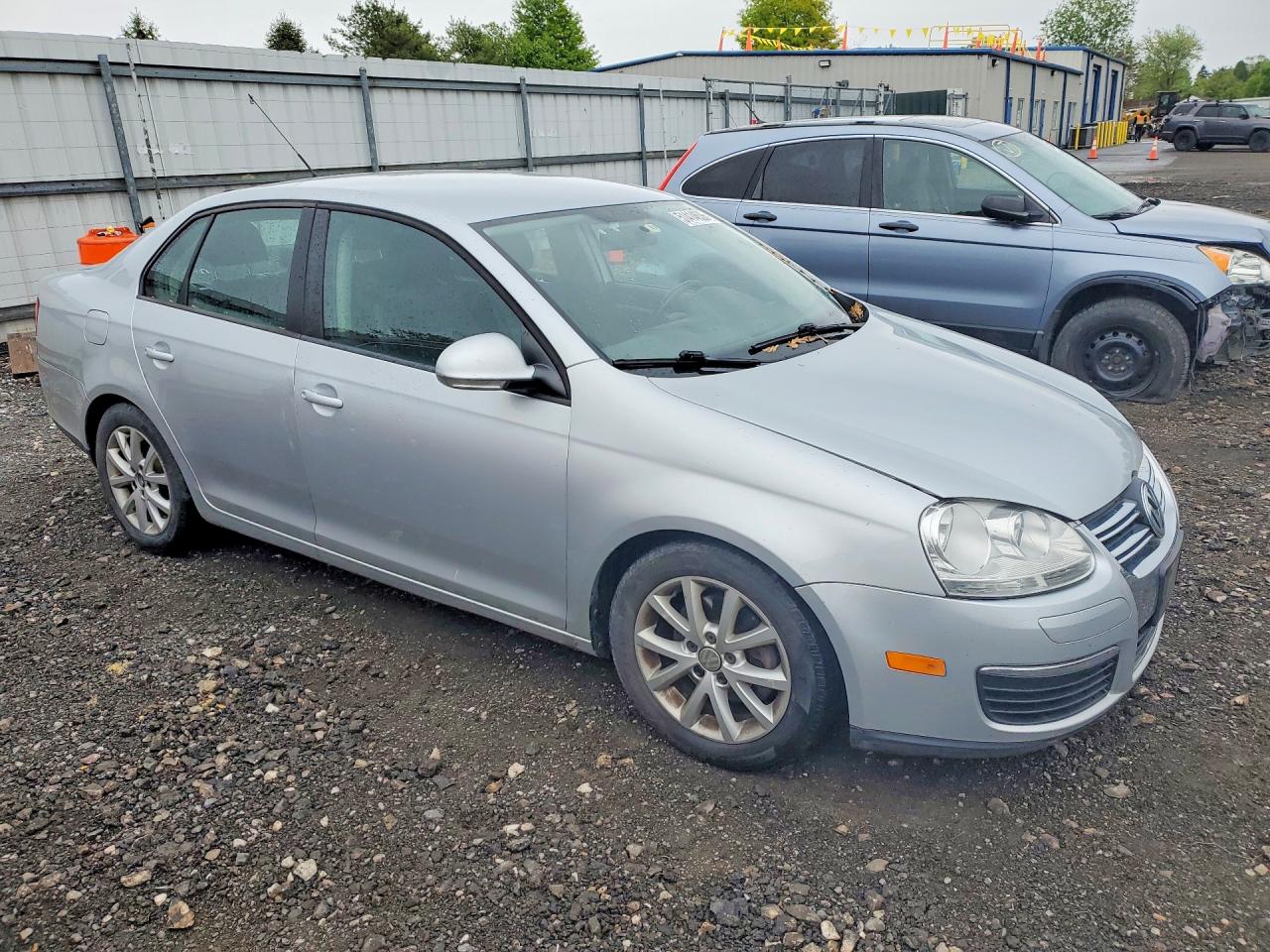 2010 Volkswagen Jetta Silver vin: 3VWAZ7AJ5AM127123
