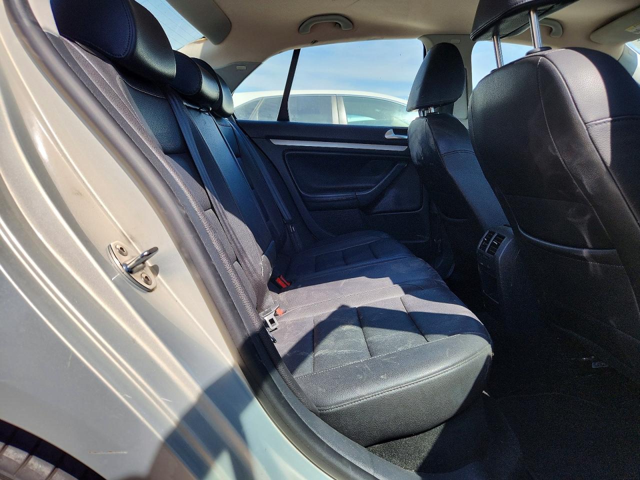 2010 Volkswagen Jetta Limited Silver vin: 3VWAZ7AJXAM107191