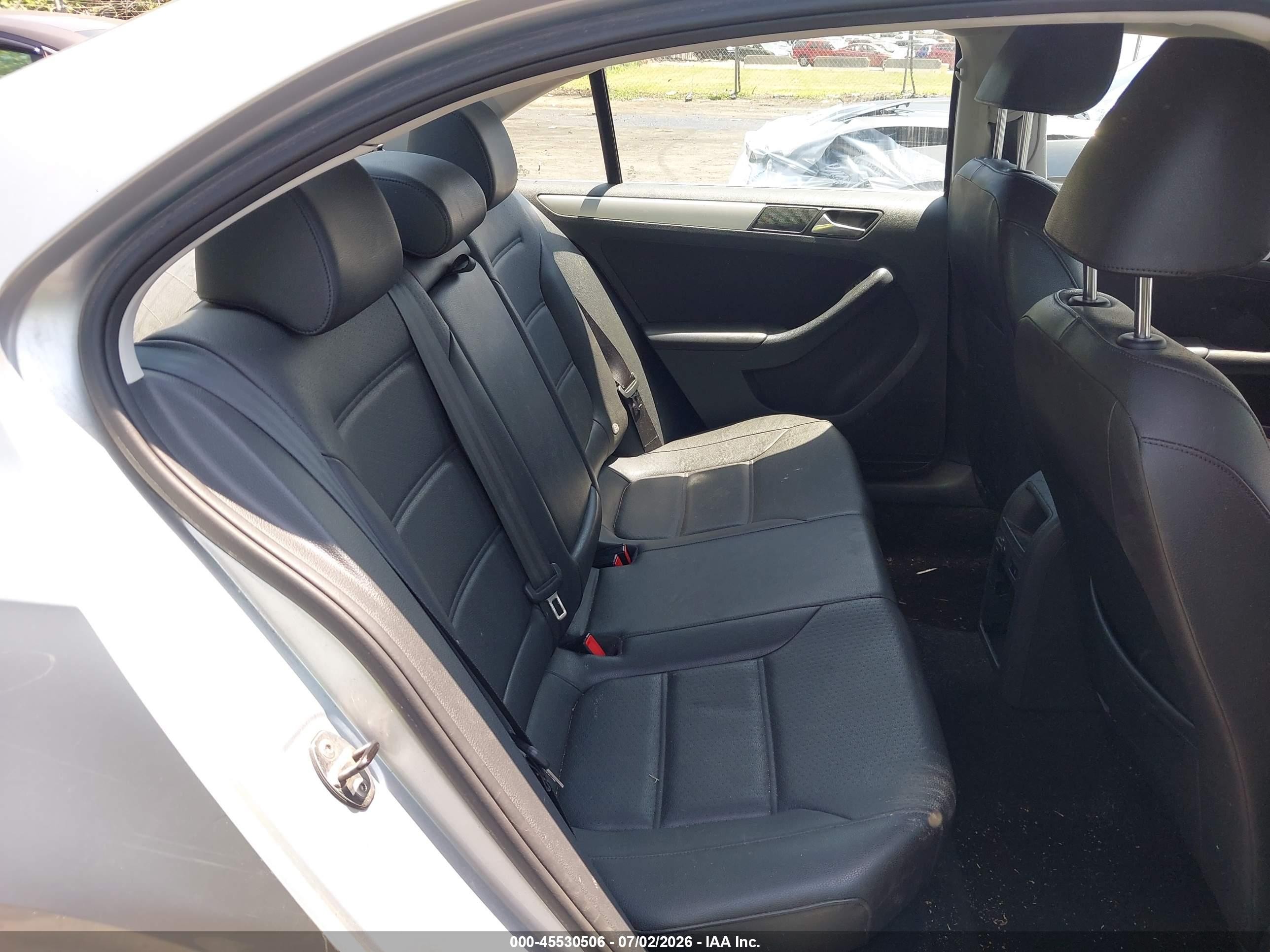 2014 Volkswagen Jetta 1.8t Se Silver vin: 3VWB17AJ2EM326986