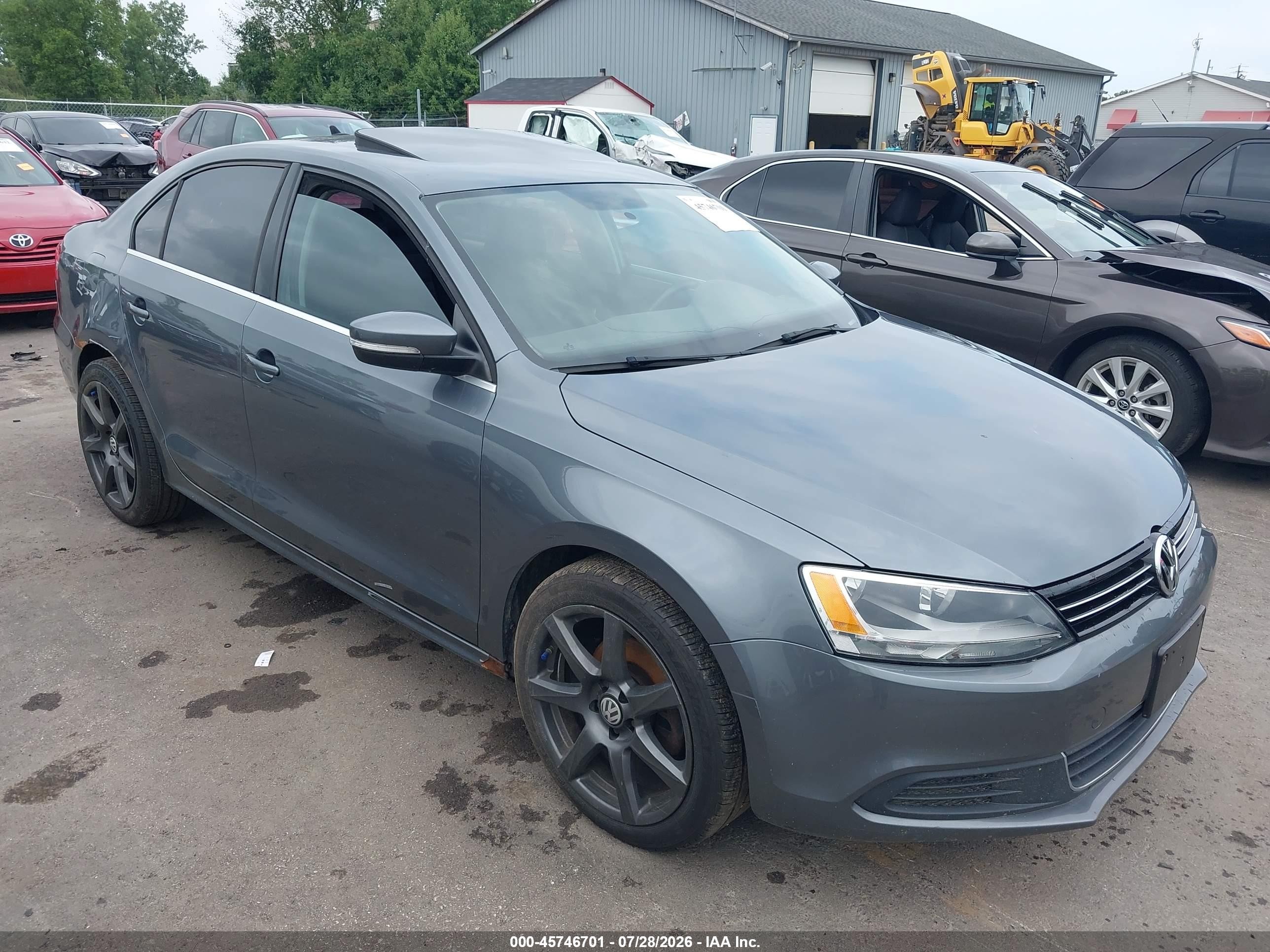3VWB17AJ2EM432046