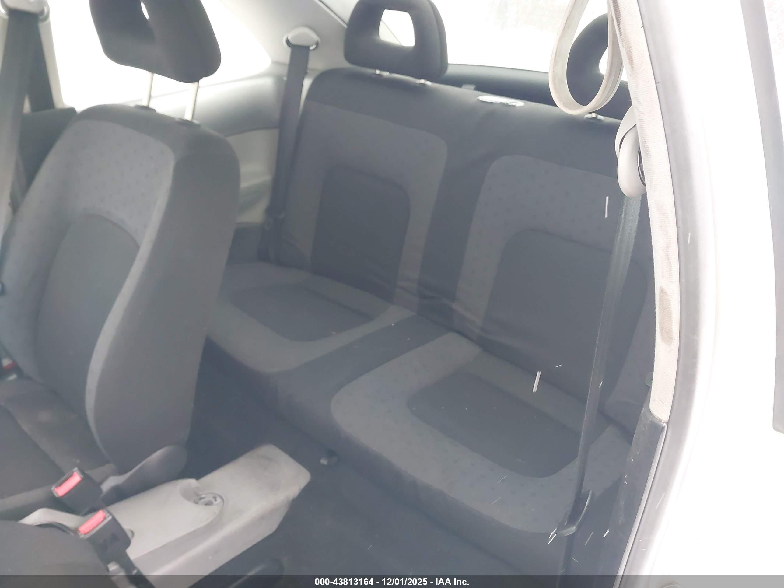 1999 Volkswagen New Beetle Gl Silver vin: 3VWBA21C0XM413986