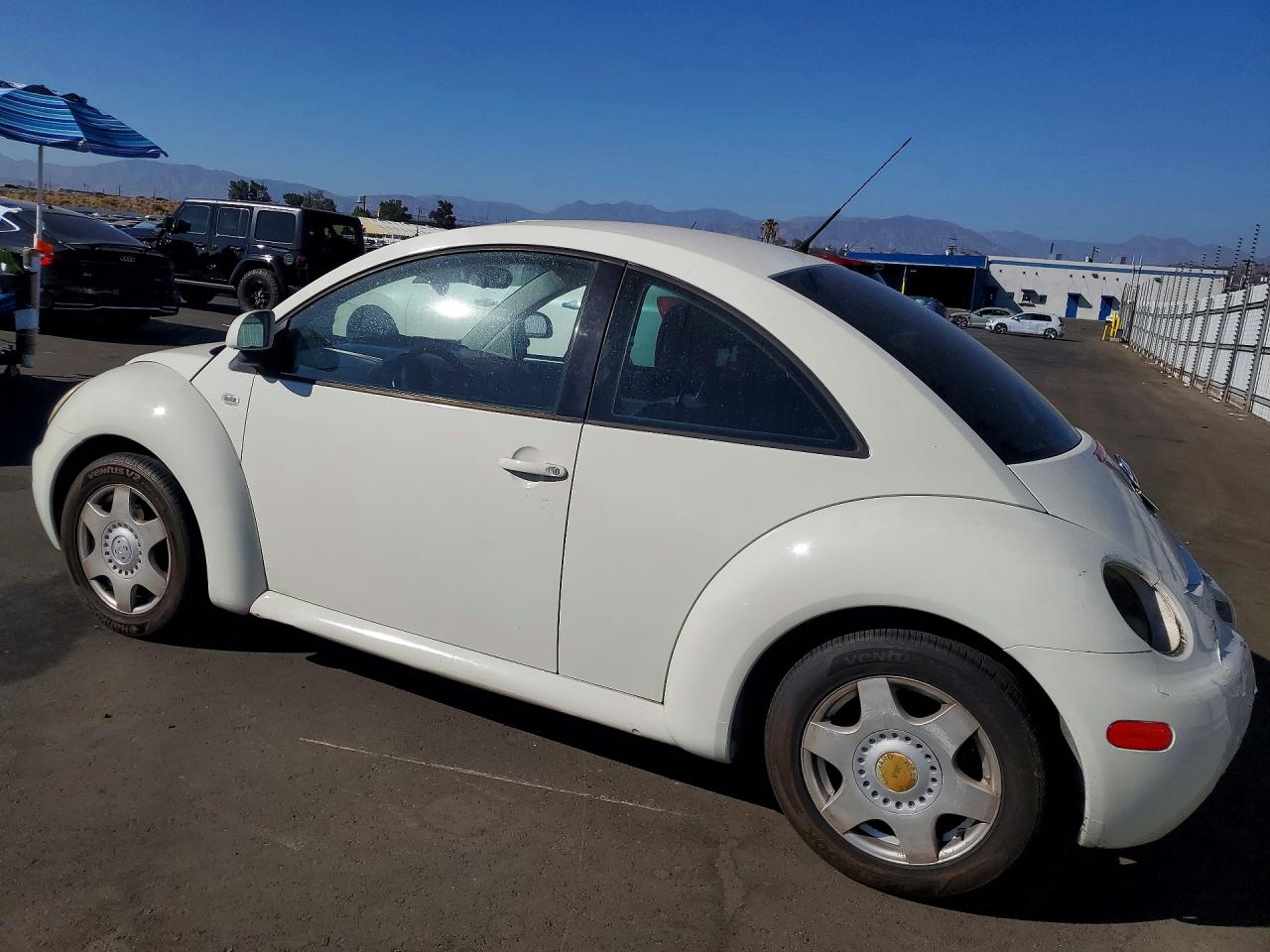 2000 Volkswagen New Beetle Gl White vin: 3VWBA21C0YM468018