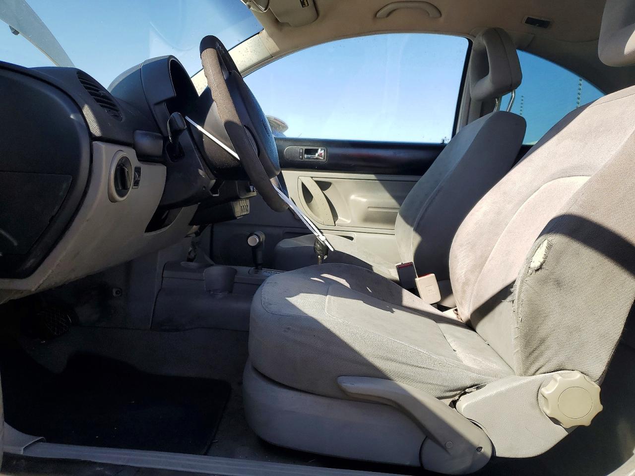 2000 Volkswagen New Beetle Gl White vin: 3VWBA21C0YM468018