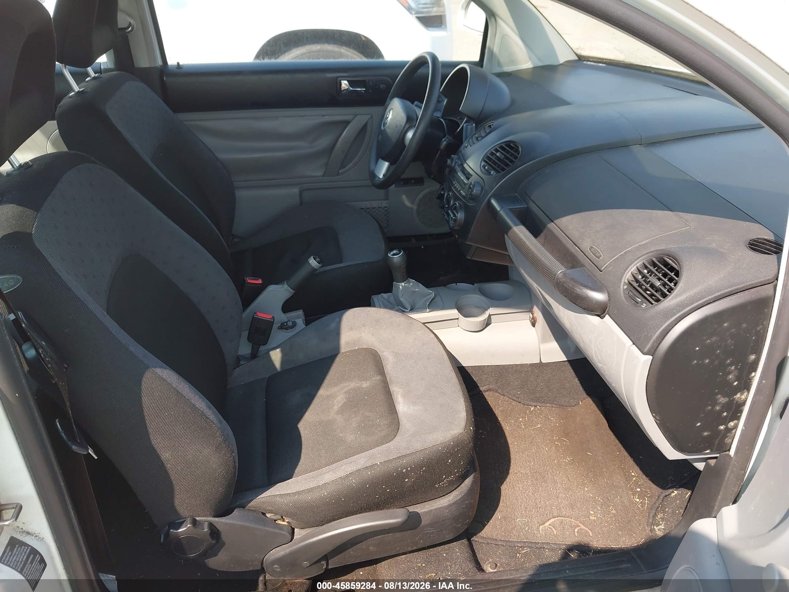 2000 Volkswagen New Beetle Gl White vin: 3VWBA21C3YM498310