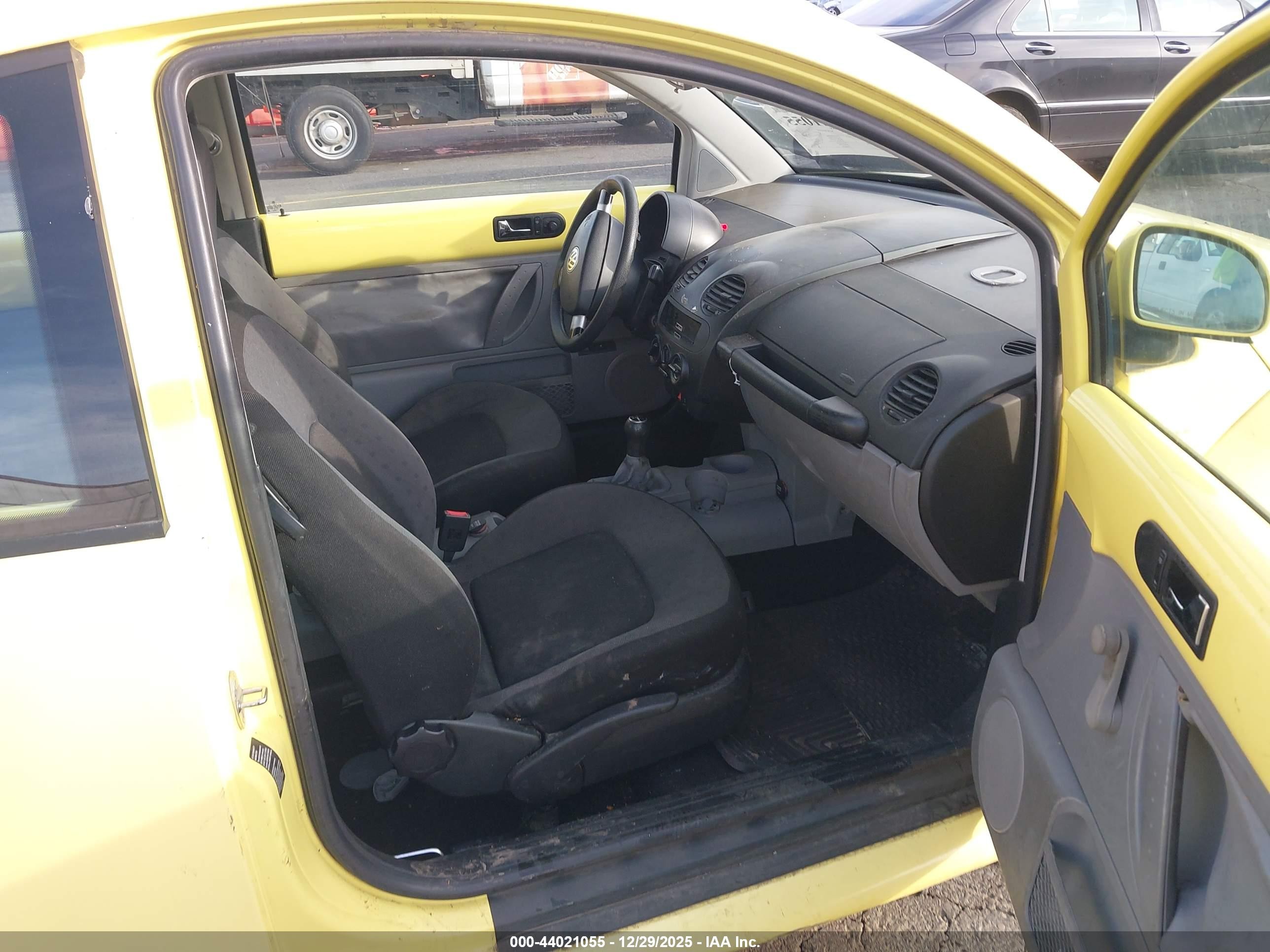 1999 Volkswagen New Beetle Gl Yellow vin: 3VWBA21C9XM448641