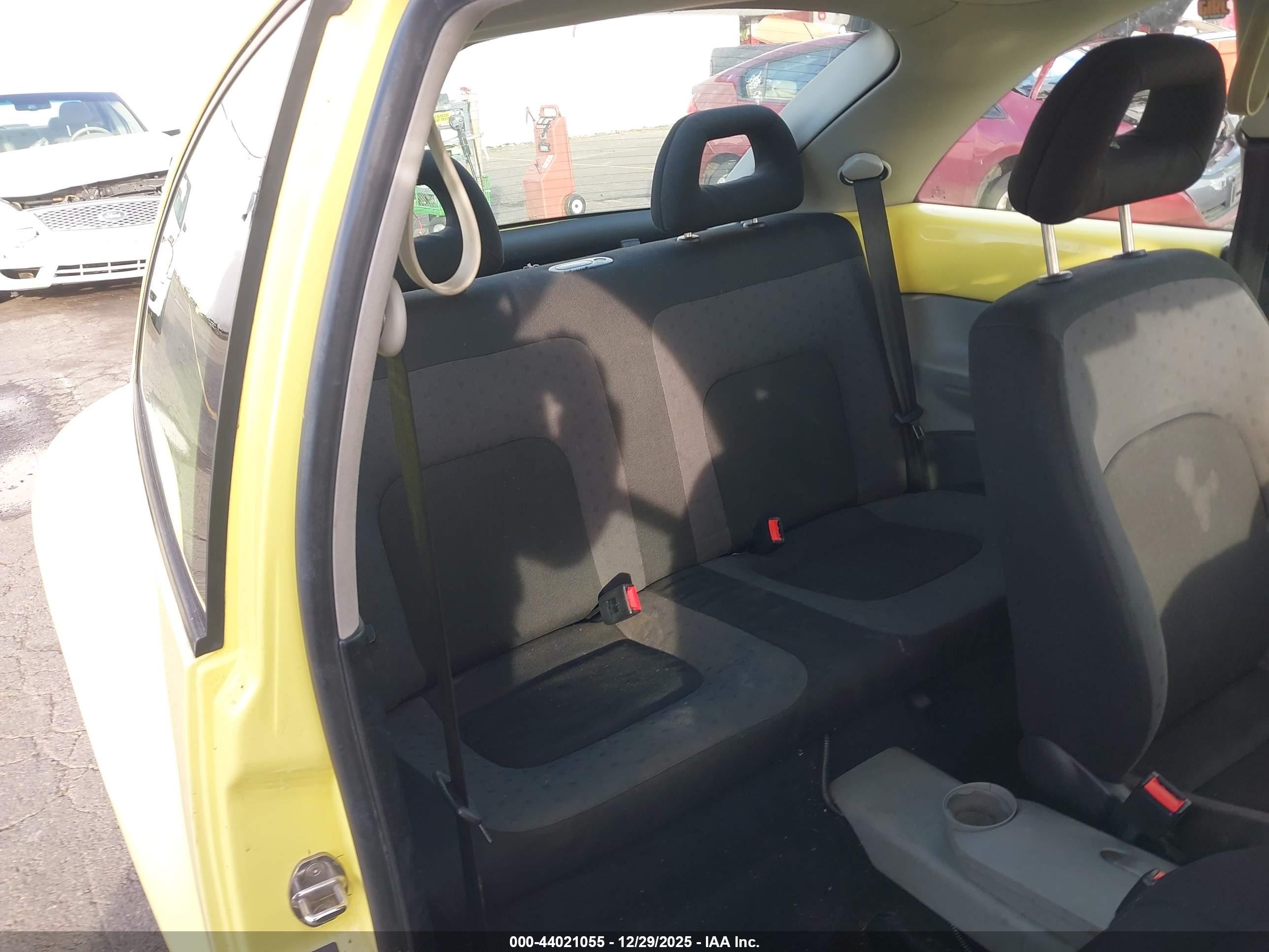 1999 Volkswagen New Beetle Gl Yellow vin: 3VWBA21C9XM448641