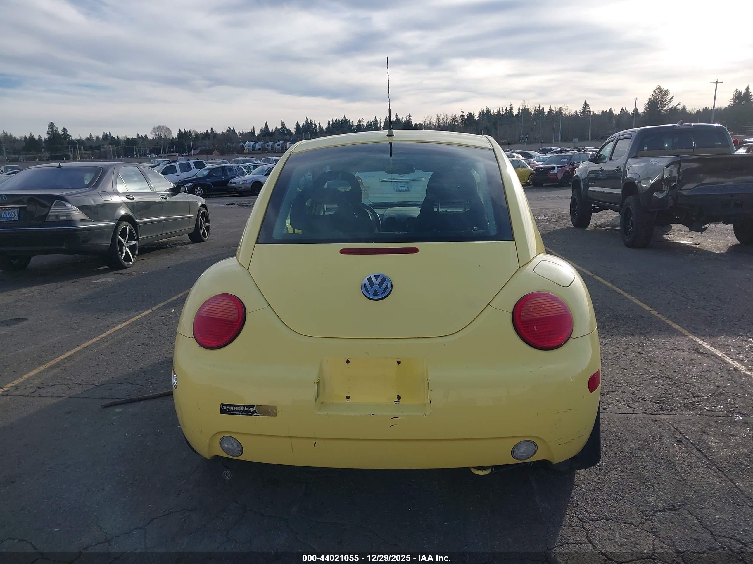 1999 Volkswagen New Beetle Gl Yellow vin: 3VWBA21C9XM448641
