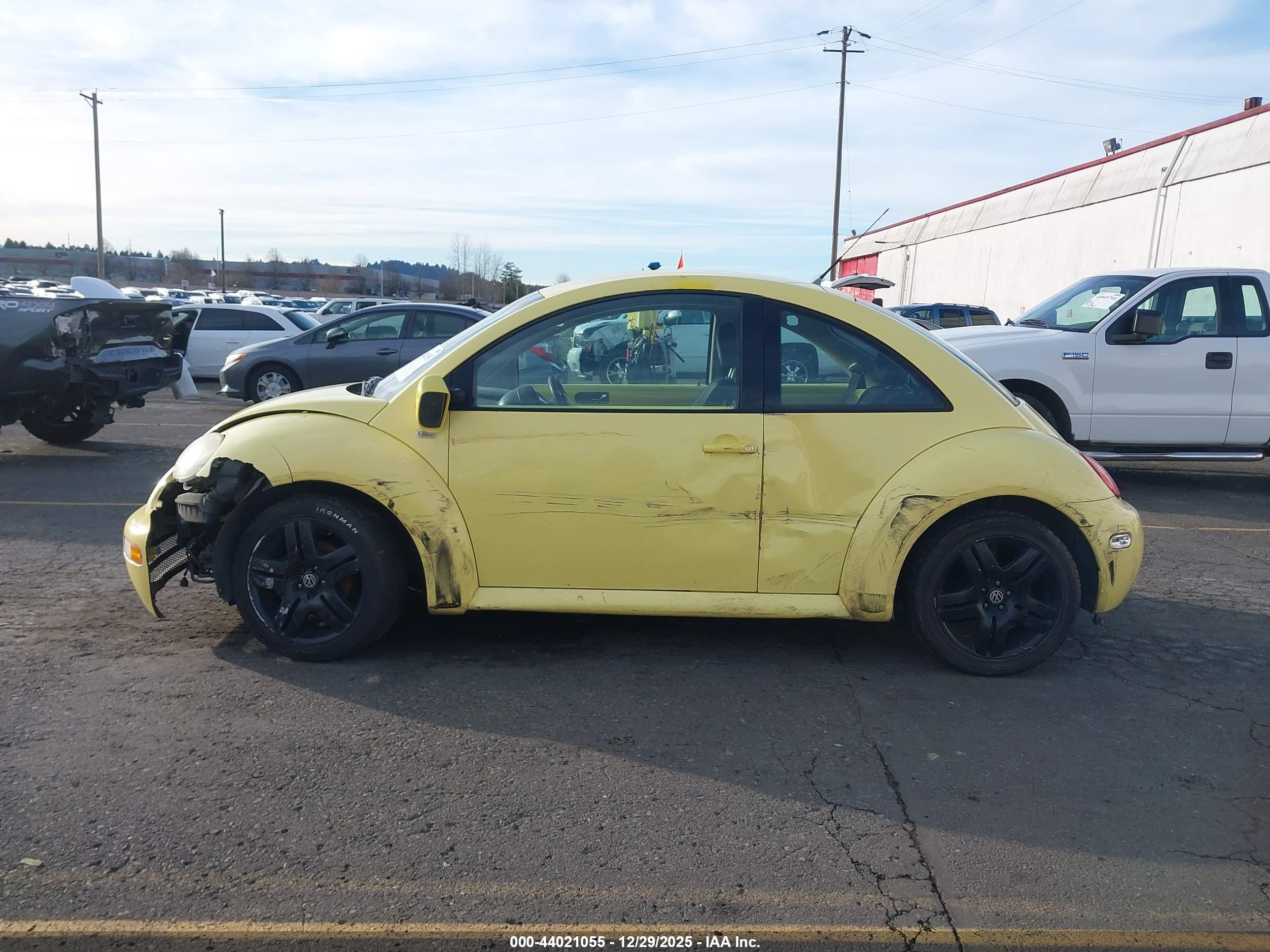 1999 Volkswagen New Beetle Gl Yellow vin: 3VWBA21C9XM448641