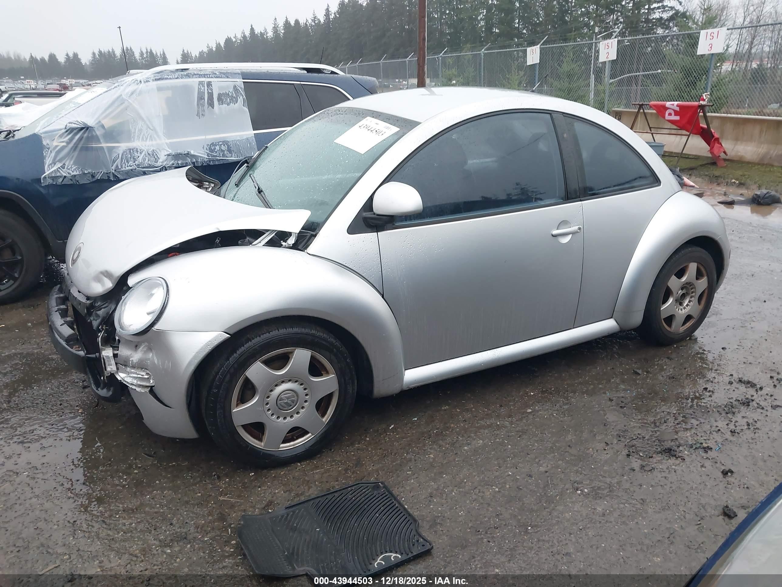 1998 Volkswagen New Beetle   Серебряный vin: 3VWBB61C2WM042221