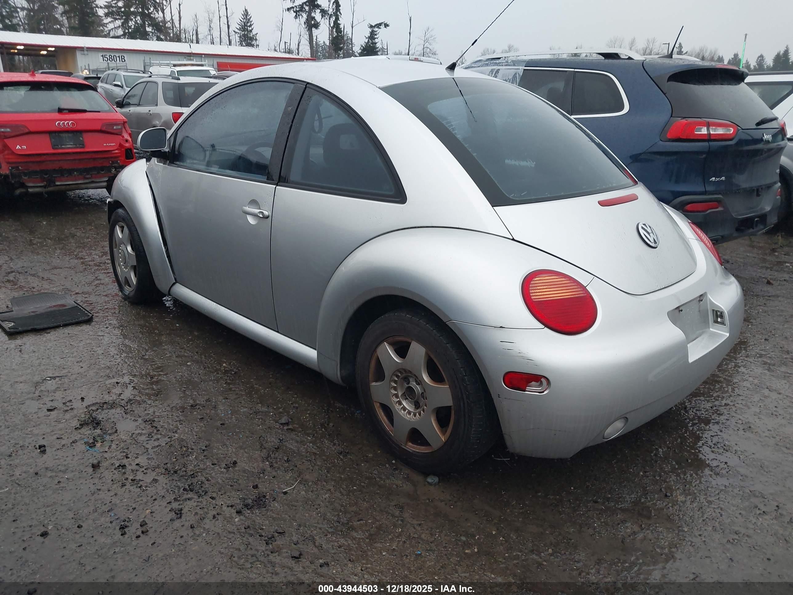 1998 Volkswagen New Beetle   Серебряный vin: 3VWBB61C2WM042221