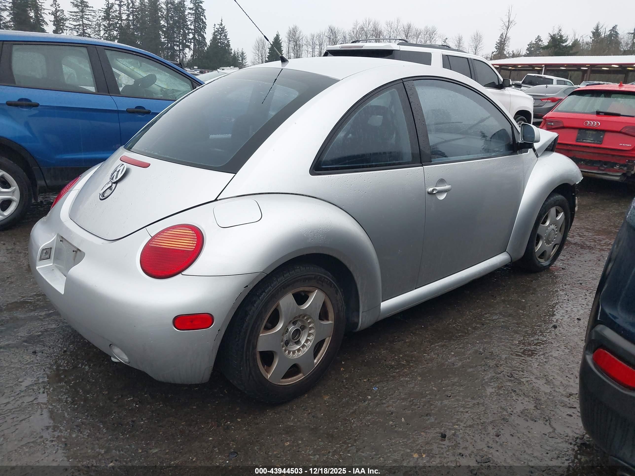 1998 Volkswagen New Beetle   Серебряный vin: 3VWBB61C2WM042221
