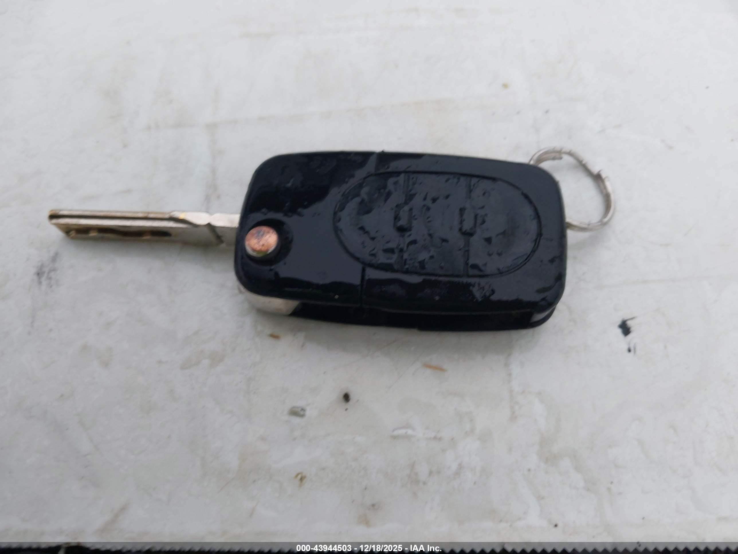 1998 Volkswagen New Beetle   Серебряный vin: 3VWBB61C2WM042221
