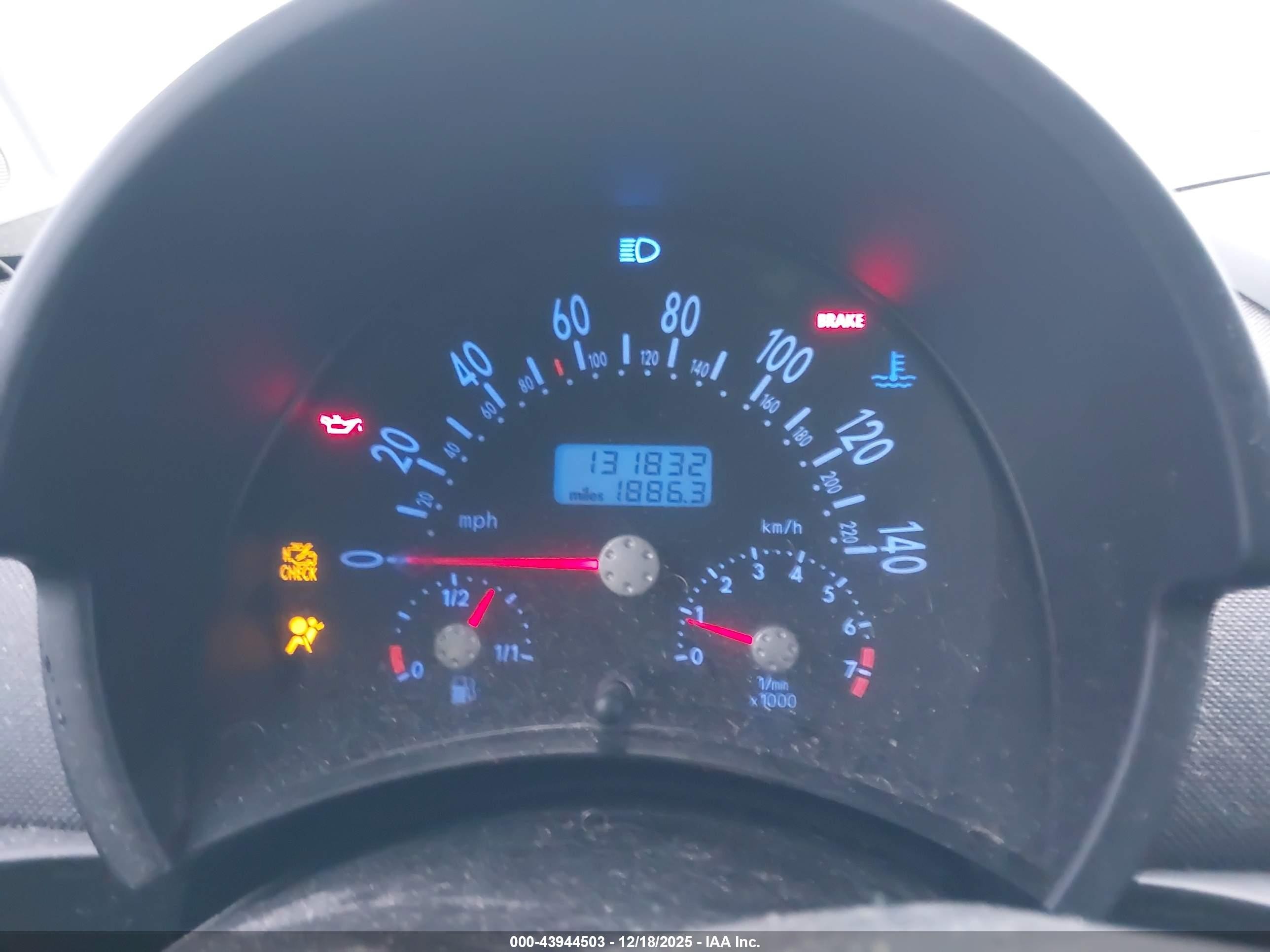 1998 Volkswagen New Beetle   Серебряный vin: 3VWBB61C2WM042221
