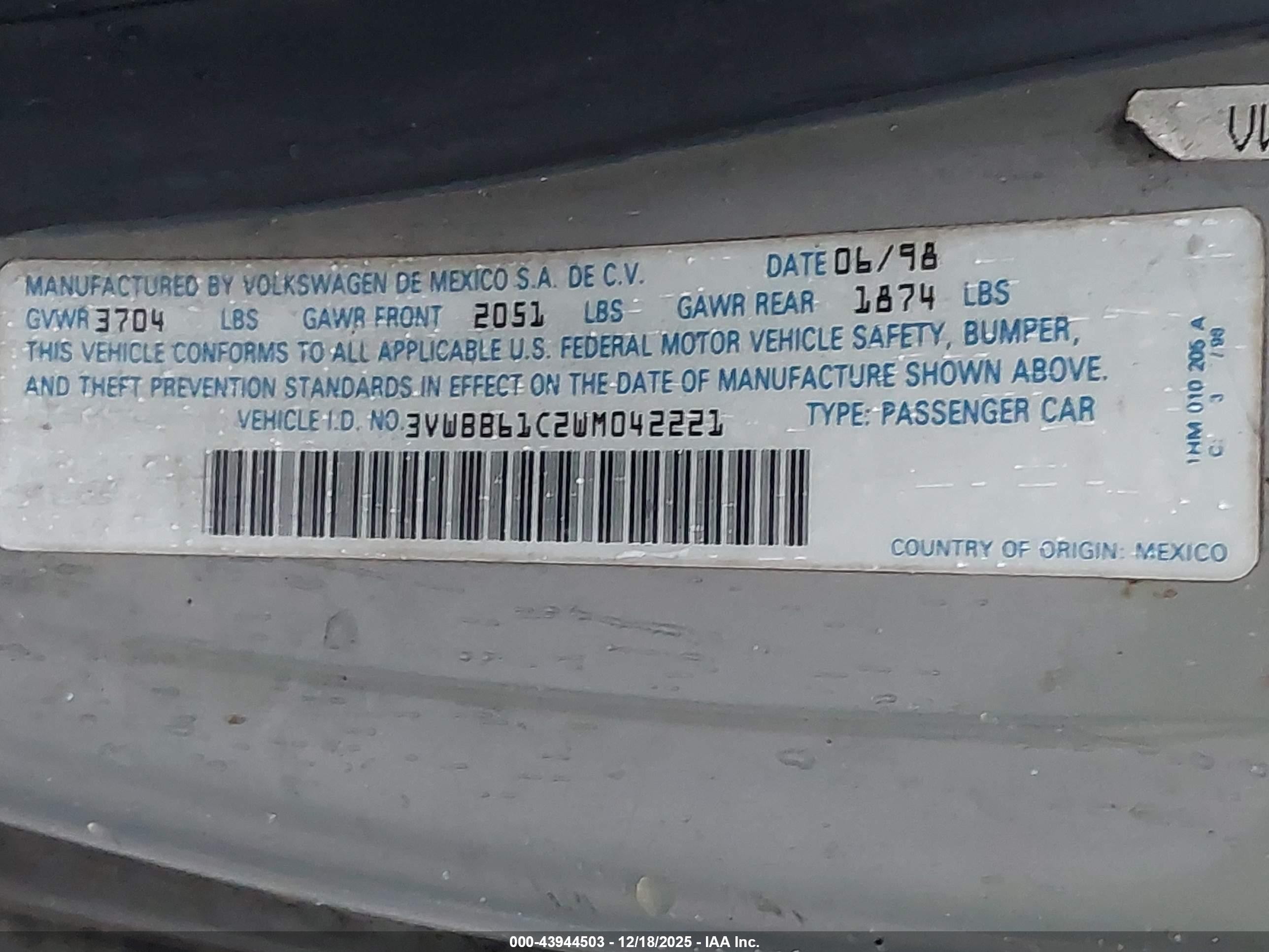 1998 Volkswagen New Beetle   Серебряный vin: 3VWBB61C2WM042221
